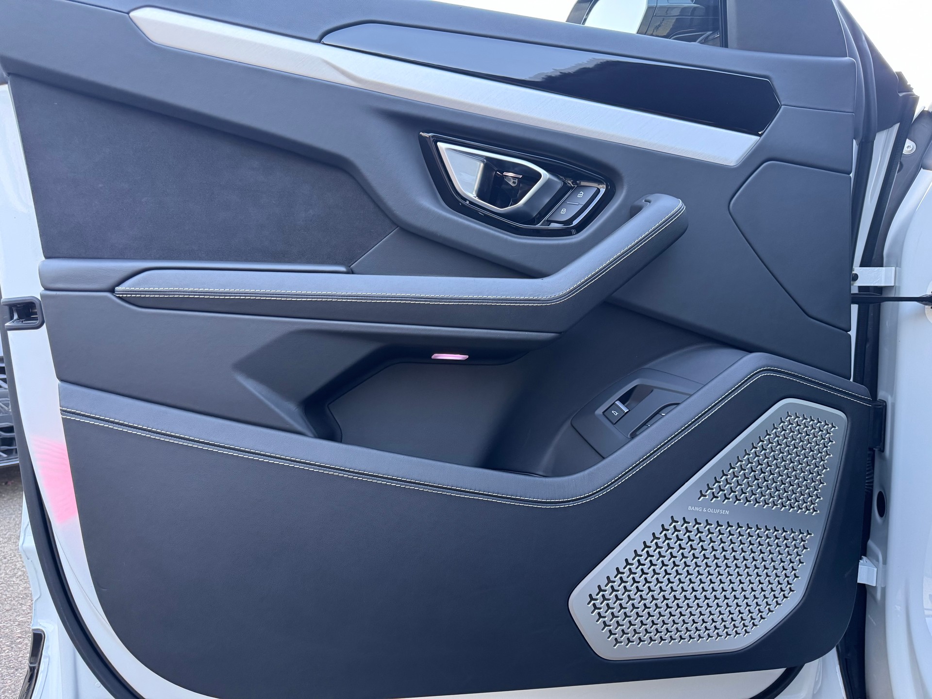 LAMBORGHINI Urus E-Gear-image-15