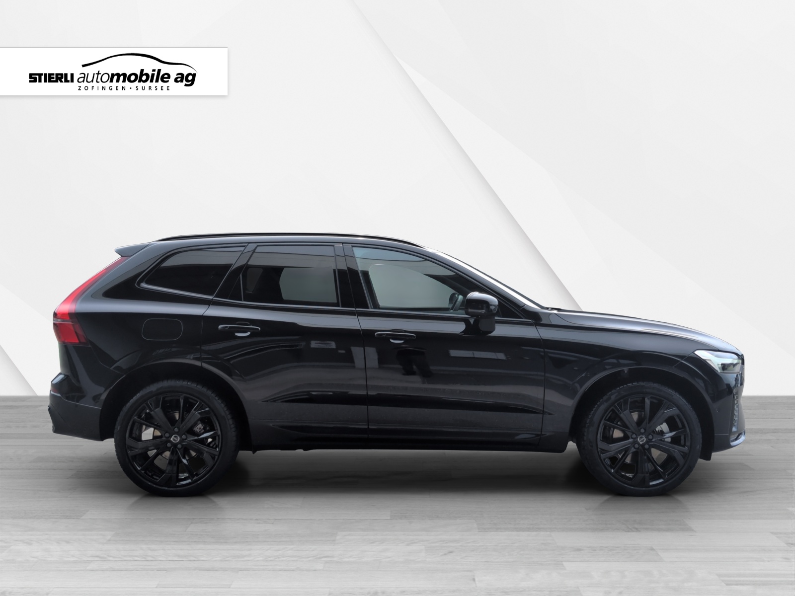 VOLVO XC60 2.0 B5 MH Black Edition AWD-image-3