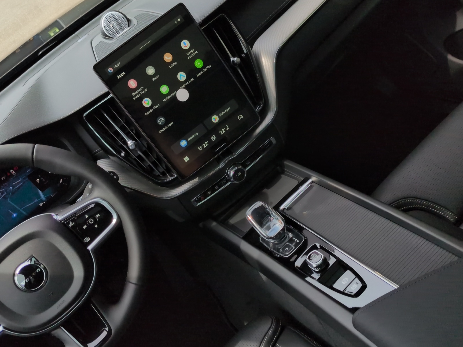 VOLVO XC60 2.0 B5 MH Black Edition AWD-image-17