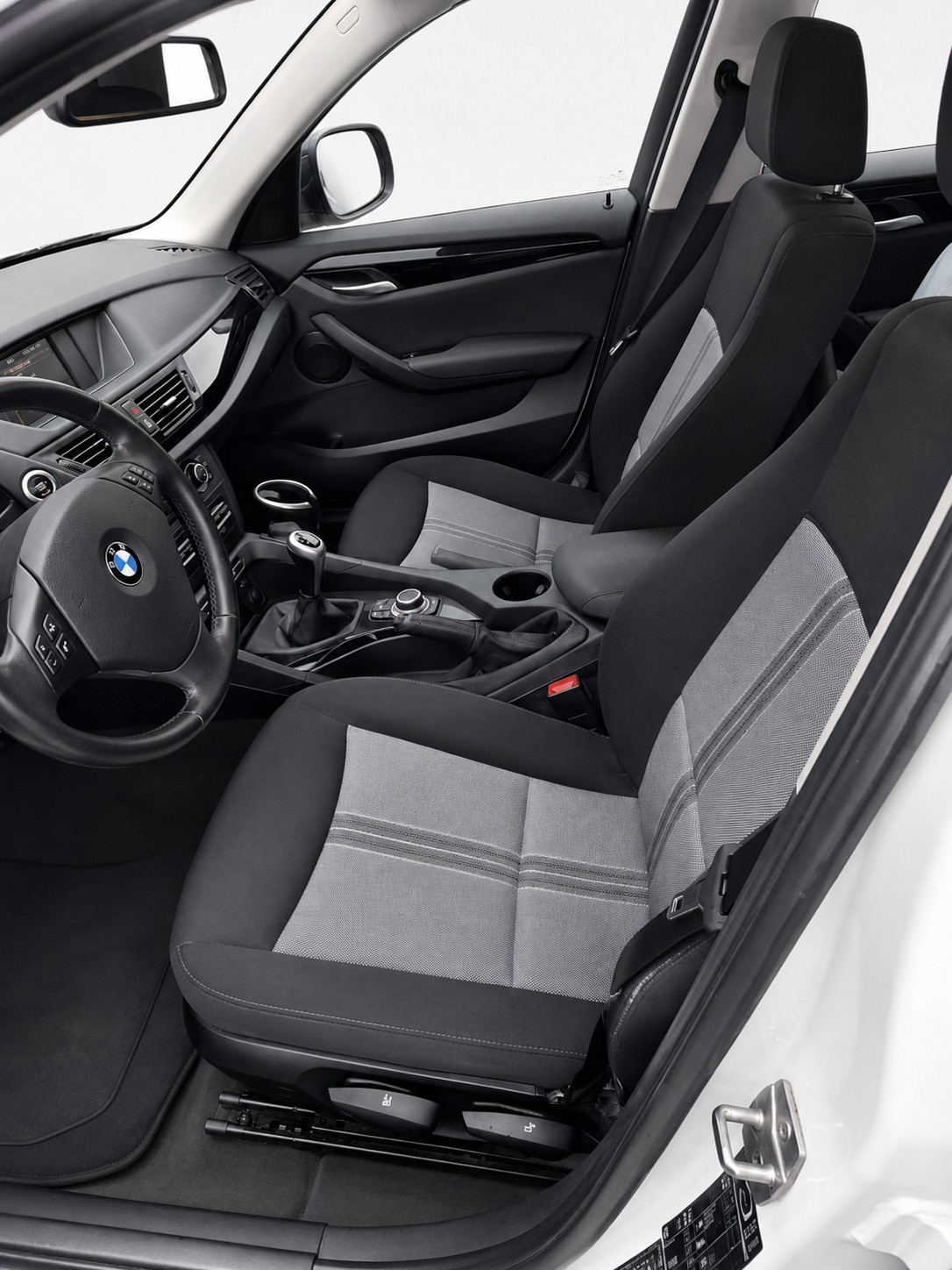 BMW X1 xDrive 18d-image-4