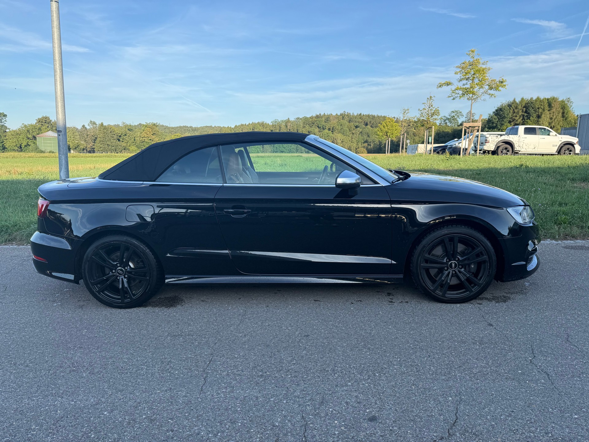 AUDI S3 Cabrio 2.0 TFSI quattro S-tronic-image-5