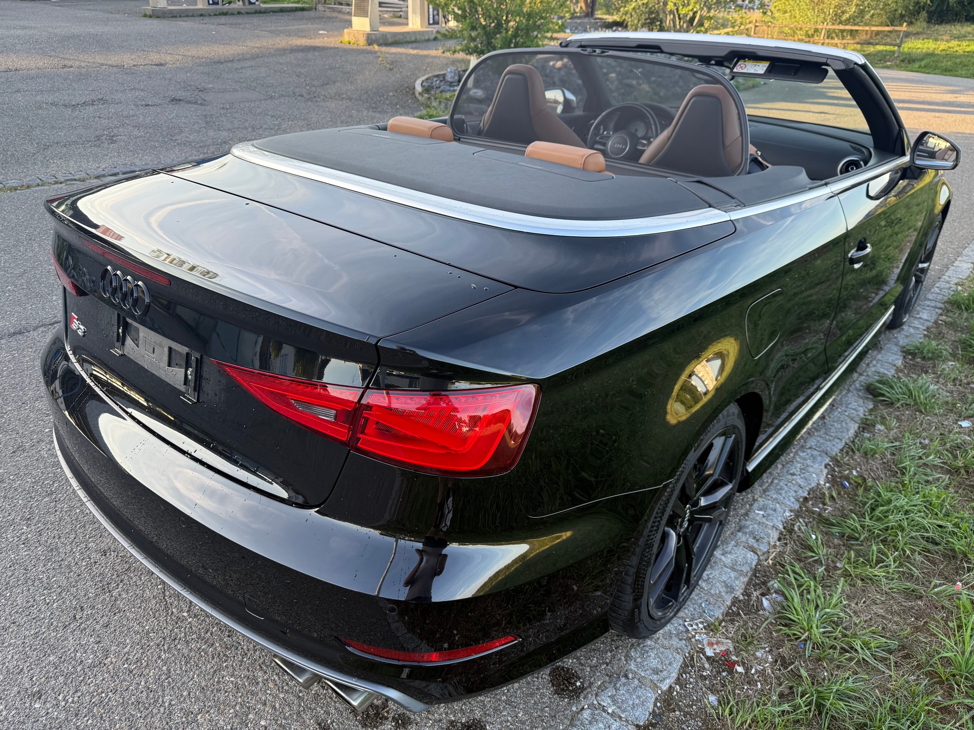 AUDI S3 Cabrio 2.0 TFSI quattro S-tronic-image-17