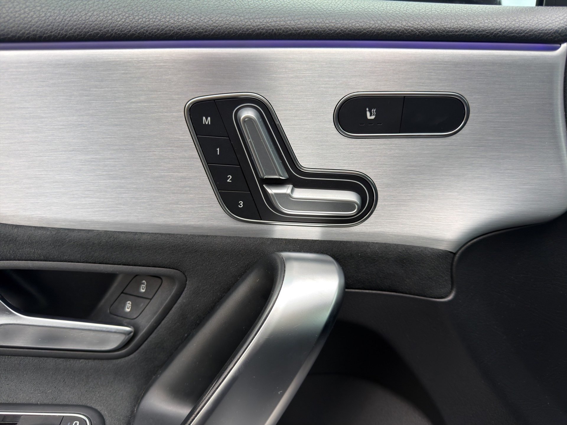 MERCEDES-BENZ A 220 AMG Line 4m-image-18