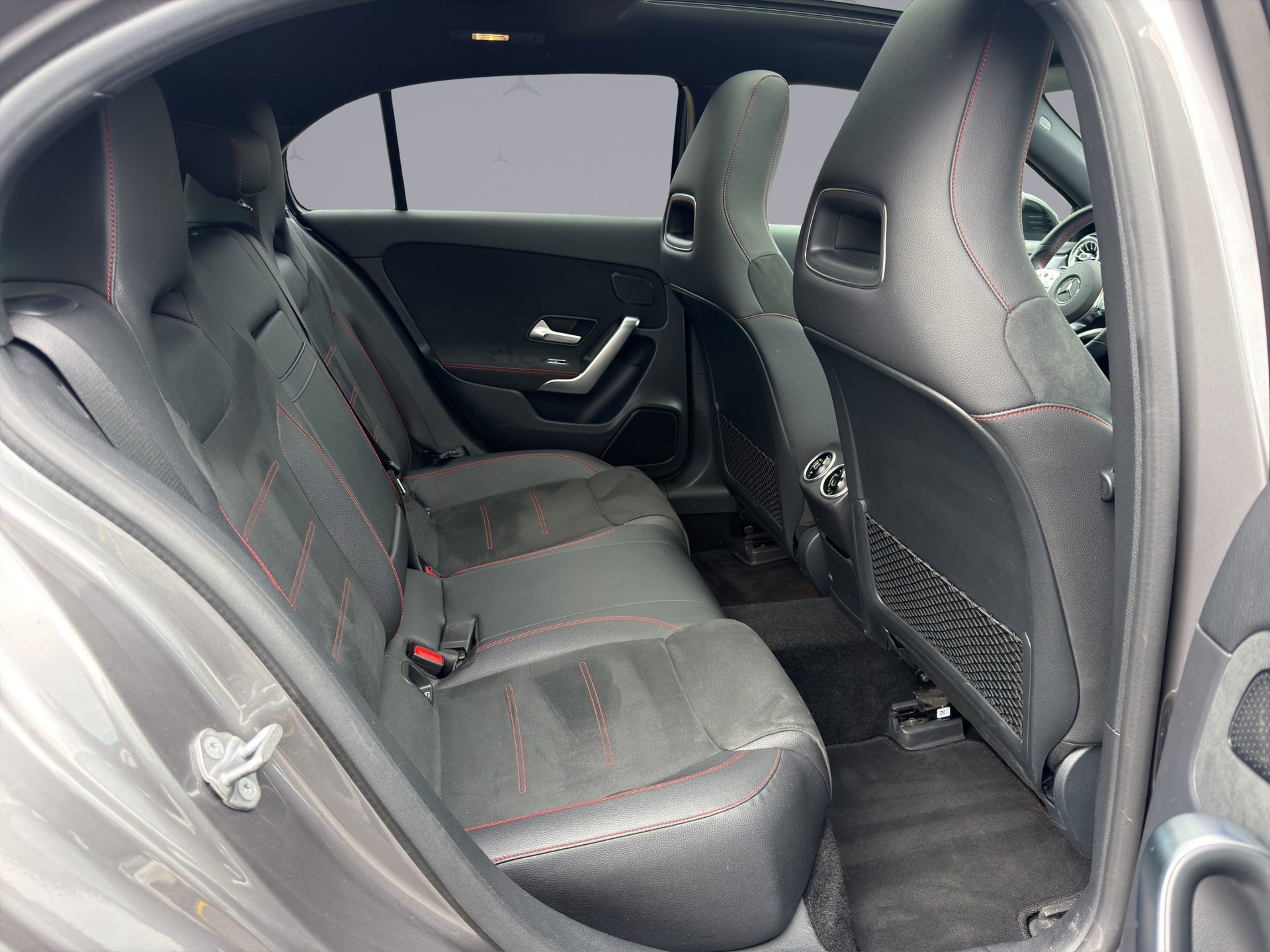 MERCEDES-BENZ A 220 AMG Line 4m-image-16