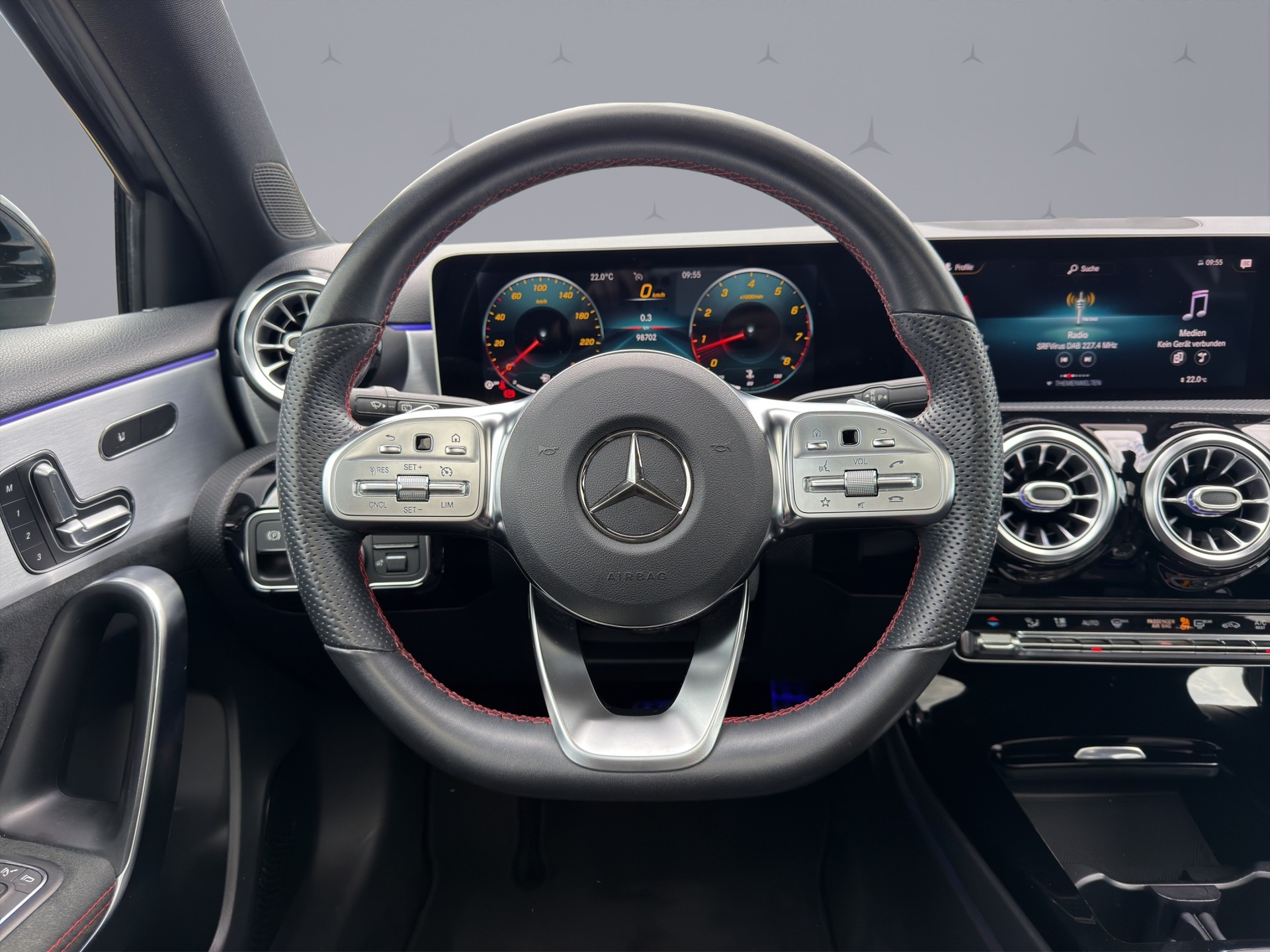 MERCEDES-BENZ A 220 AMG Line 4m-image-11