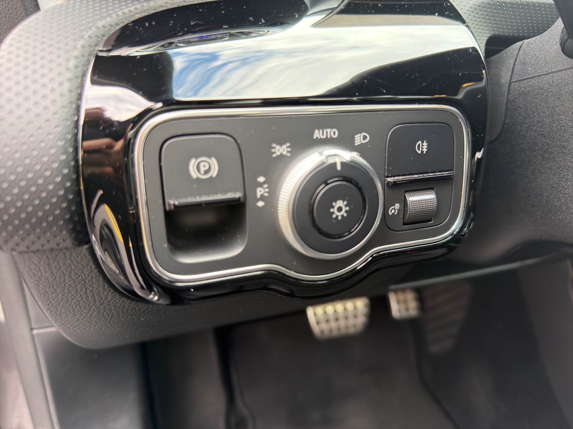 MERCEDES-BENZ A 220 AMG Line 4m-image-19