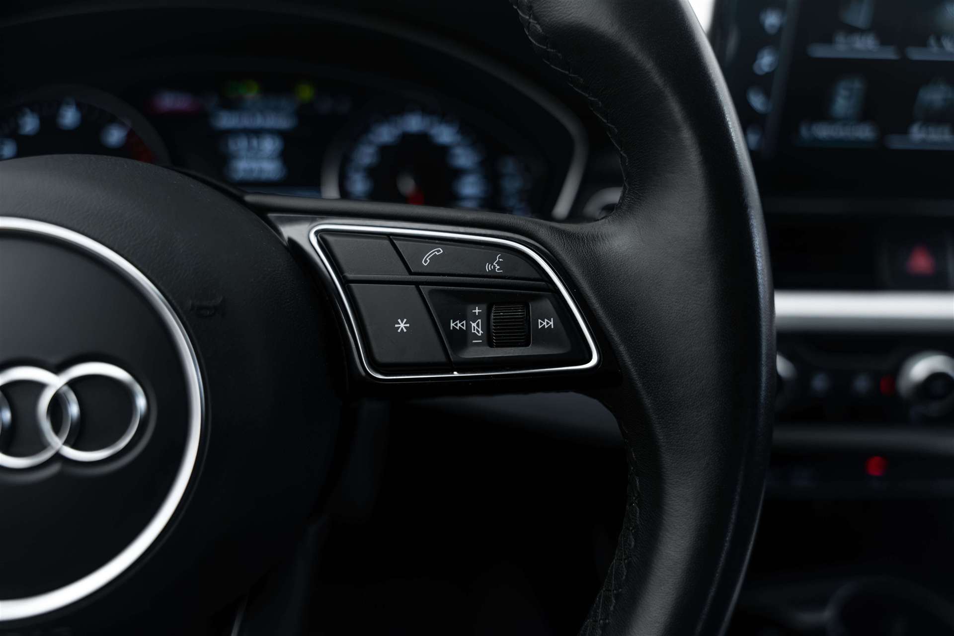 AUDI AUDI A4 Avant 35 TFSI S-tronic Advanced Black-Line-image-16