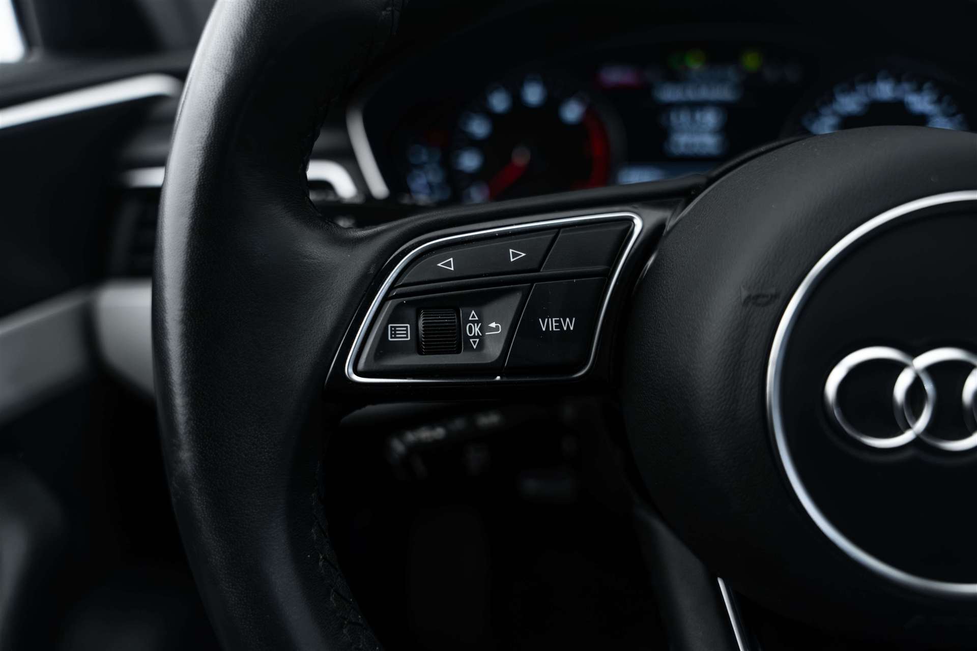 AUDI AUDI A4 Avant 35 TFSI S-tronic Advanced Black-Line-image-15