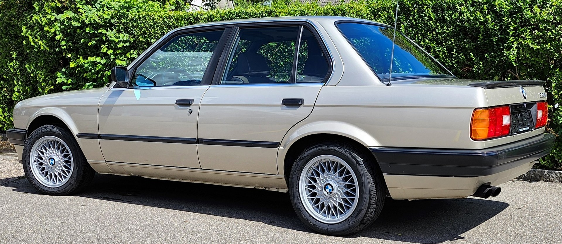 BMW 325i A-image-4