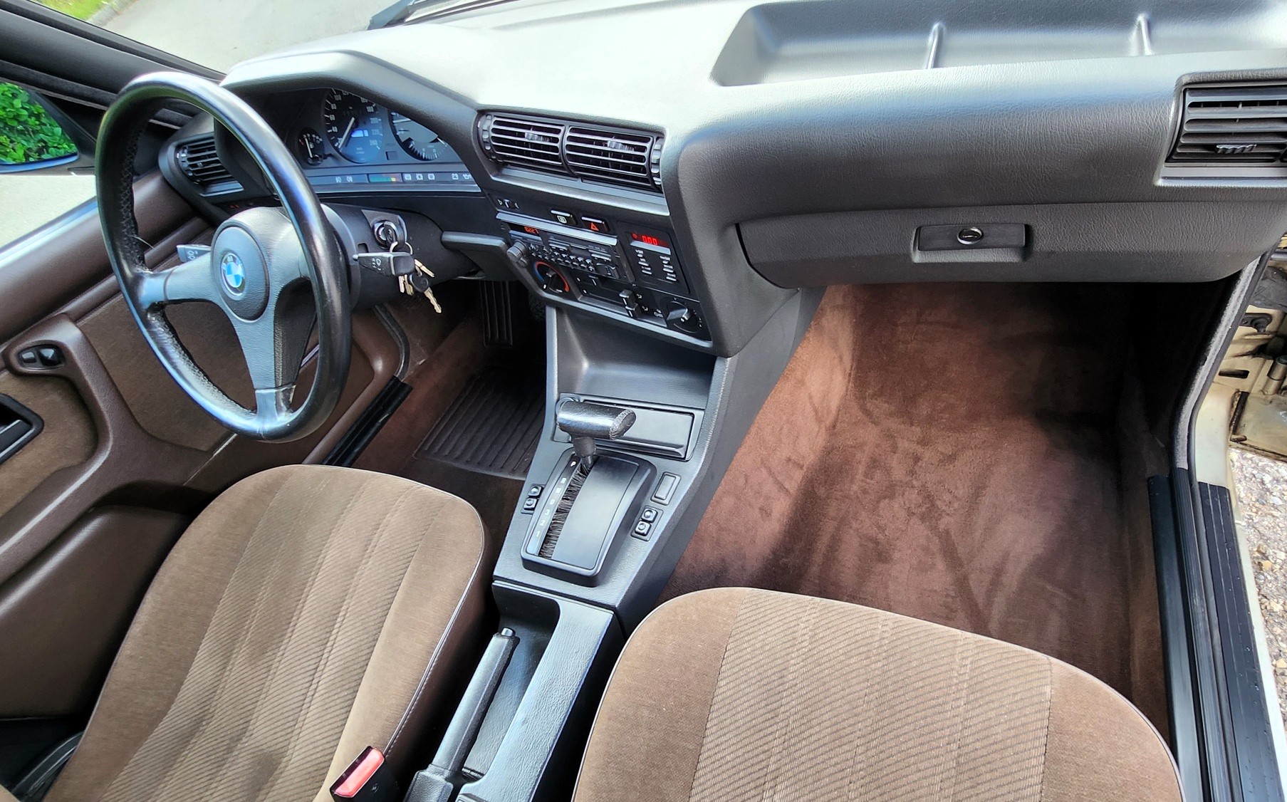 BMW 325i A-image-10
