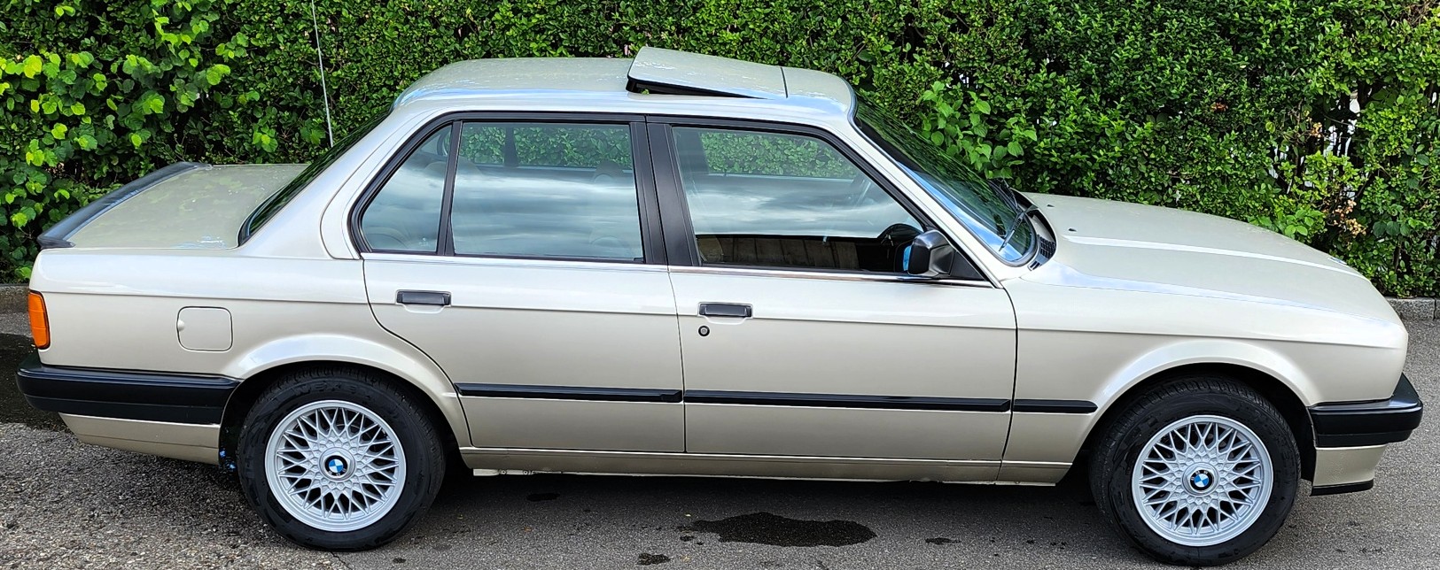 BMW 325i A-image-8