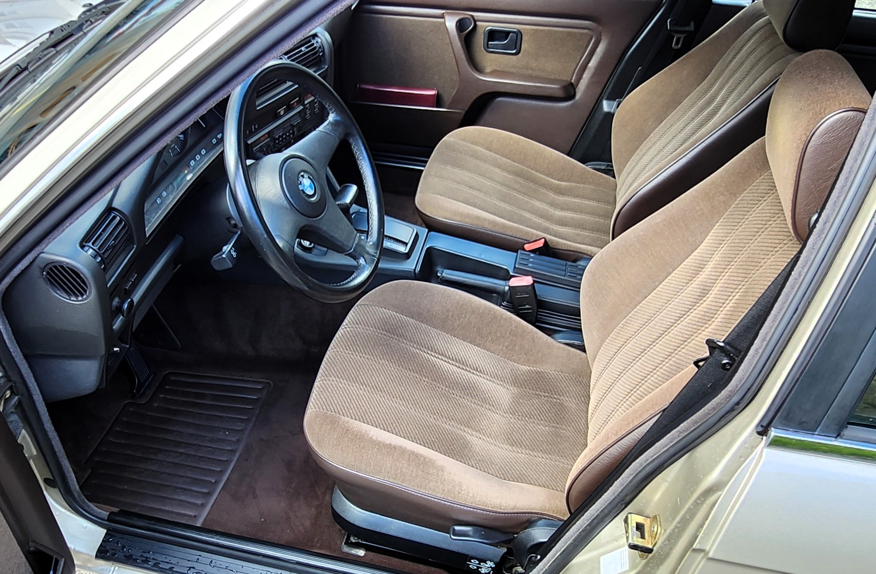 BMW 325i A-image-11