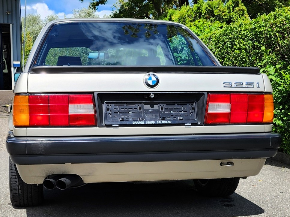 BMW 325i A-image-7