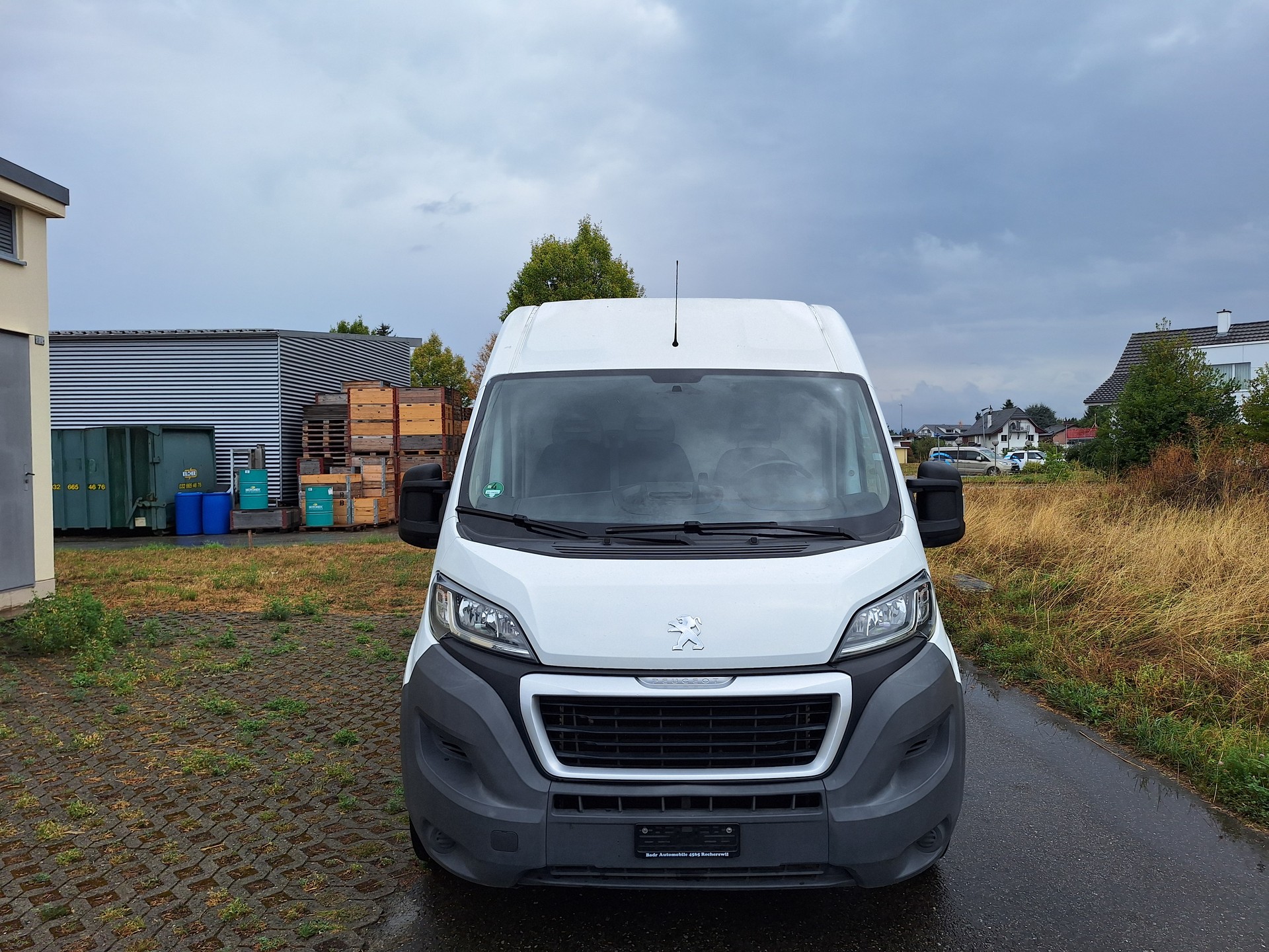 PEUGEOT Boxer 2.2 HDI 335 Allure L2H2-image-2