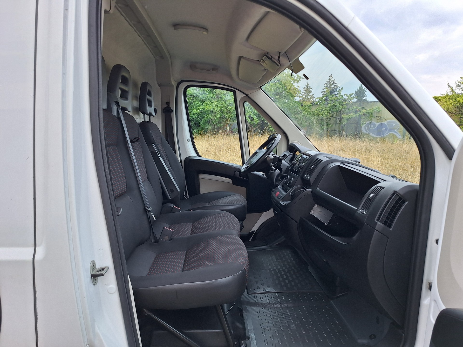 PEUGEOT Boxer 2.2 HDI 335 Allure L2H2-image-9