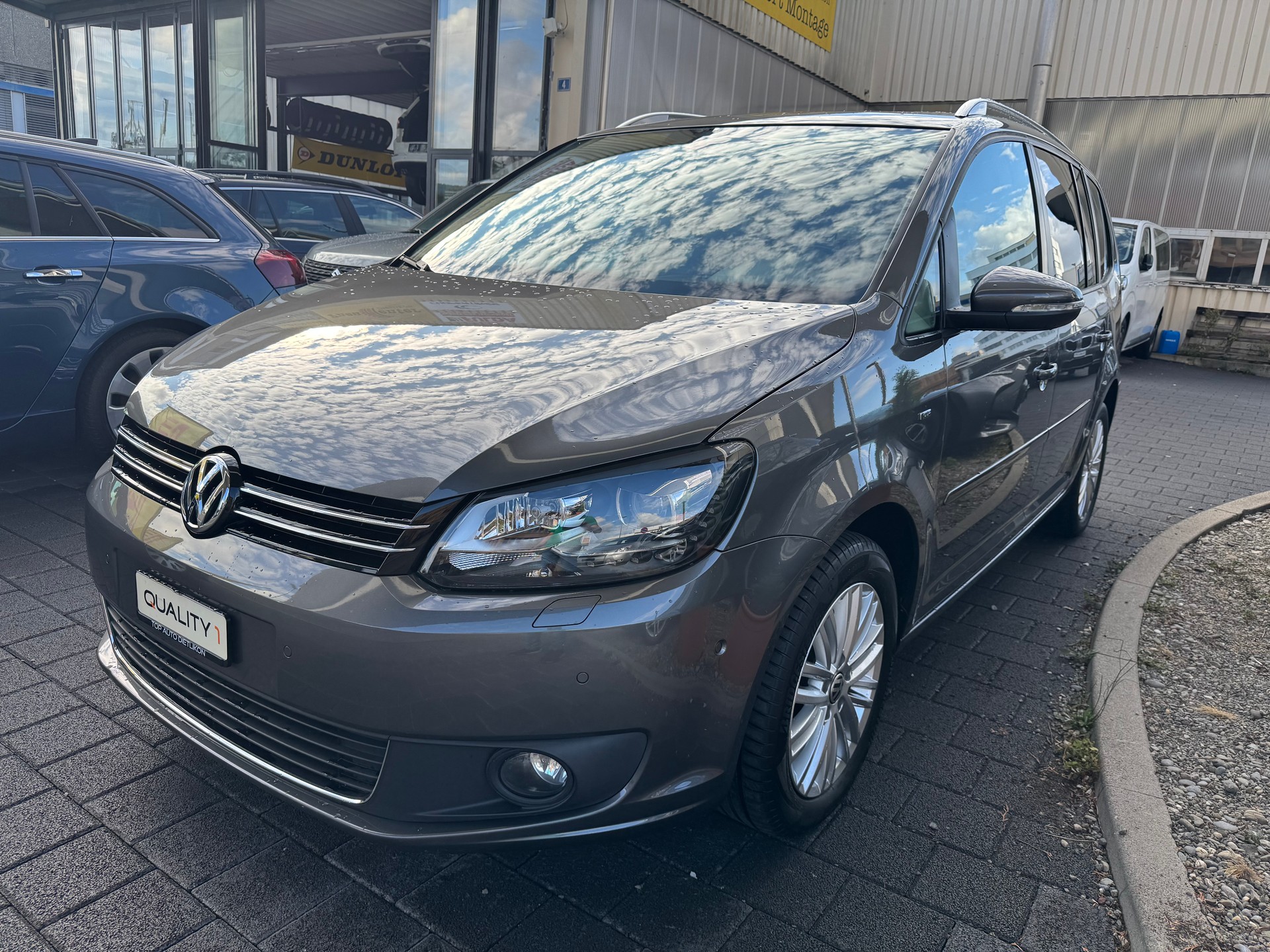 VW Touran 2.0 TDI BlueMotion Technology Design DSG-image-3
