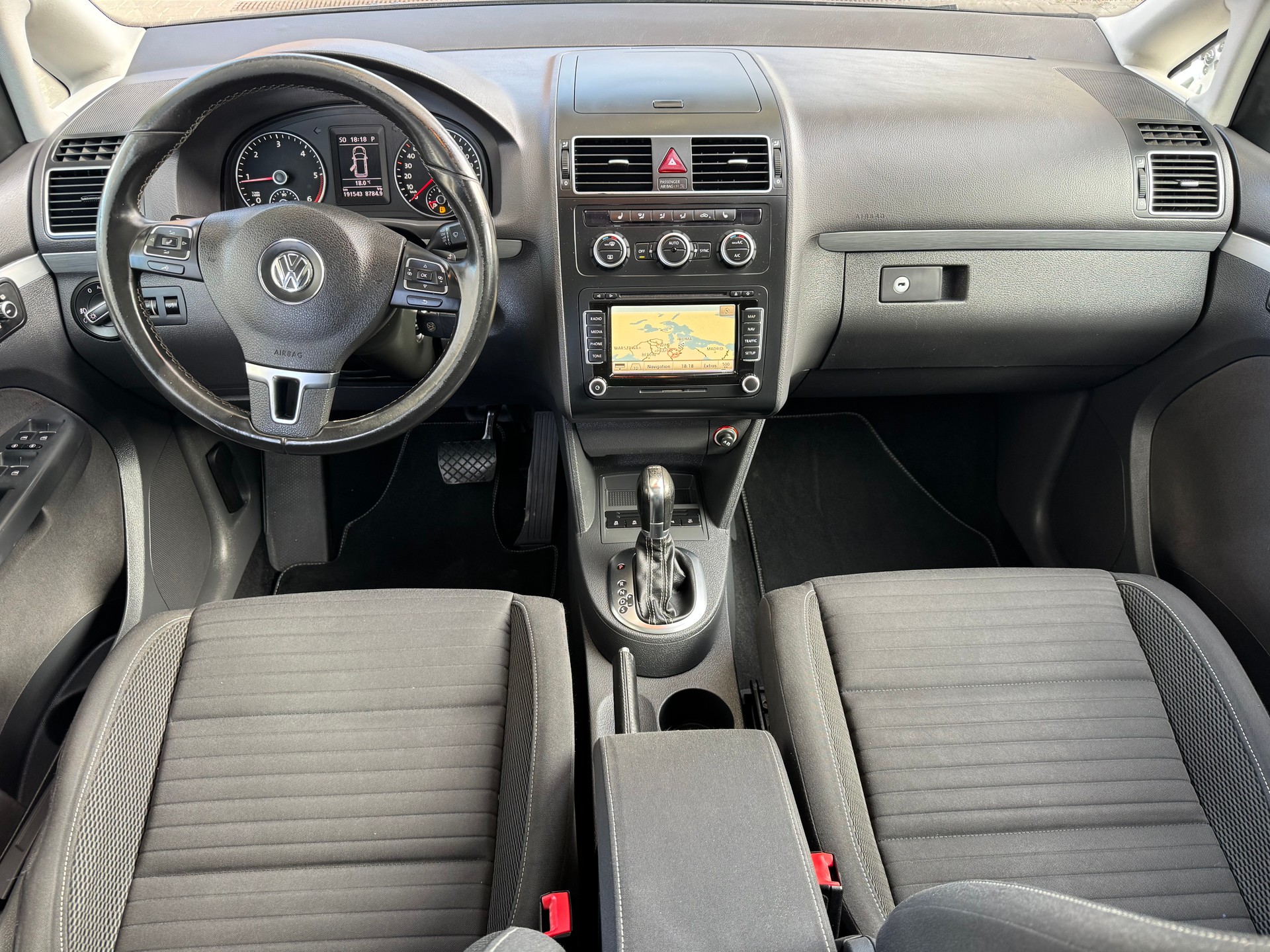 VW Touran 2.0 TDI BlueMotion Technology Design DSG-image-6