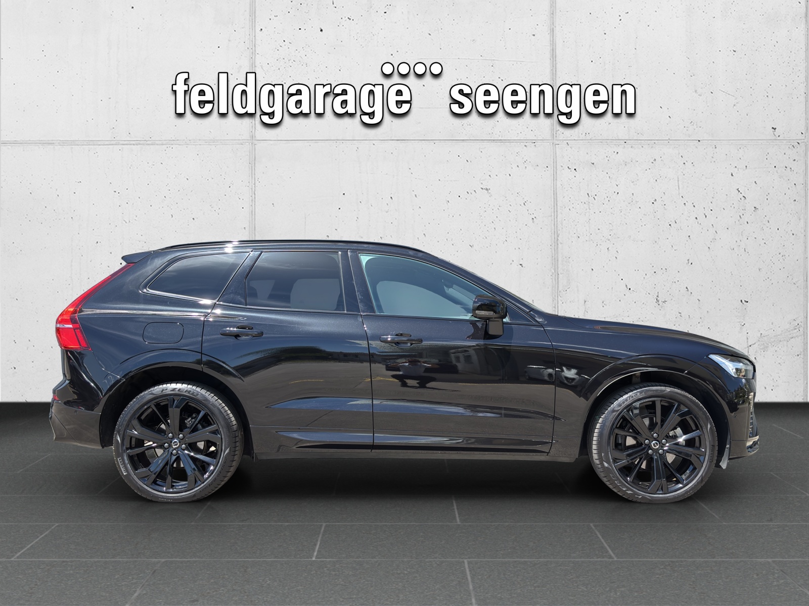 VOLVO XC60 B5 Benzin Mild Hybrid AWD Ultra Dark Geartronic mit AHK, Panorama-Ausstell-/Schiebedach & fortl. Werksgarantie 5 Jahre-image-3
