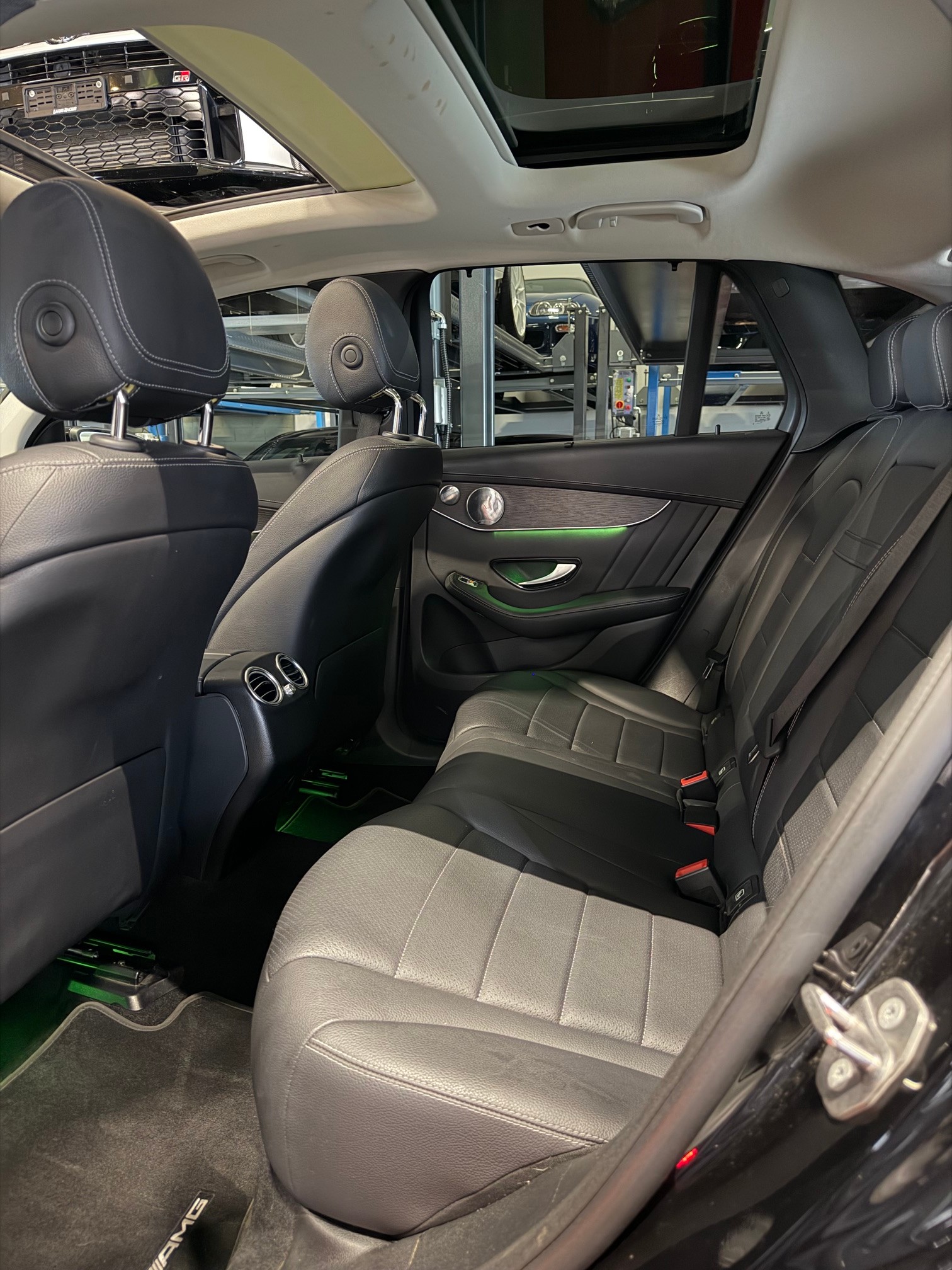 MERCEDES-BENZ GLC 200 AMG Line 4Matic 9G-Tronic-image-9