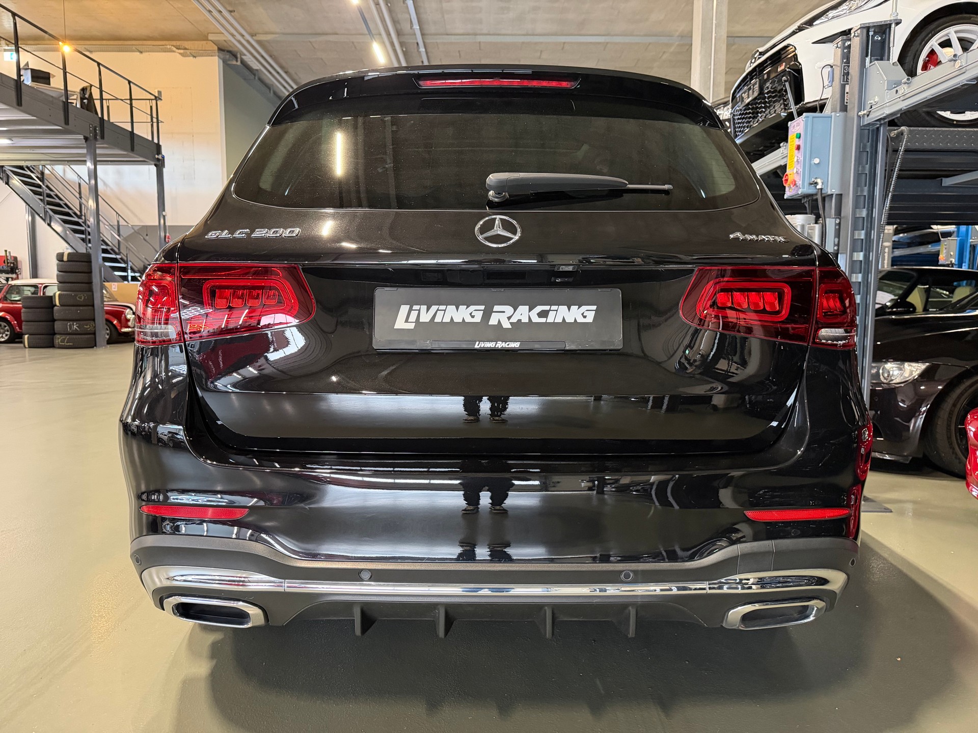 MERCEDES-BENZ GLC 200 AMG Line 4Matic 9G-Tronic-image-3