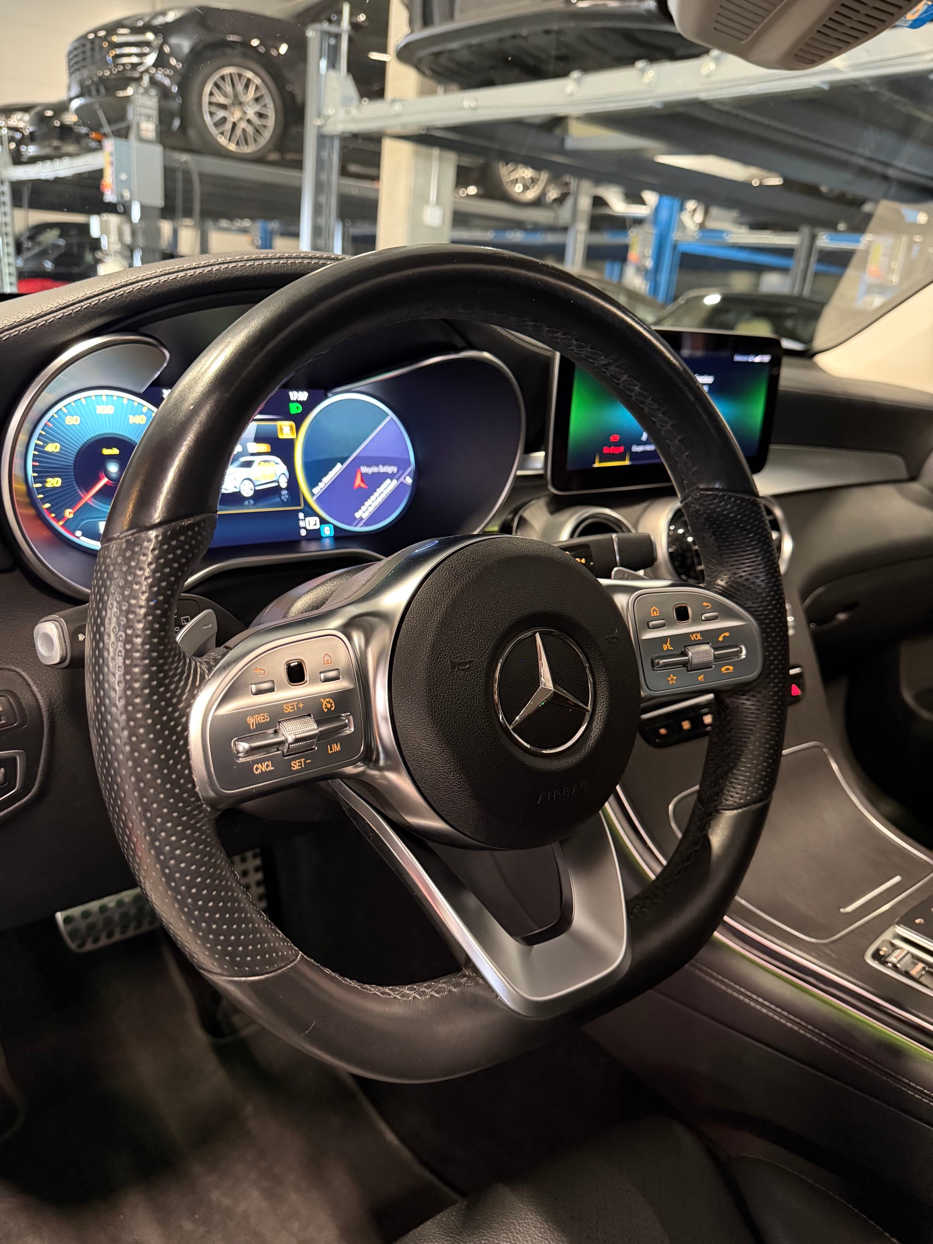 MERCEDES-BENZ GLC 200 AMG Line 4Matic 9G-Tronic-image-7