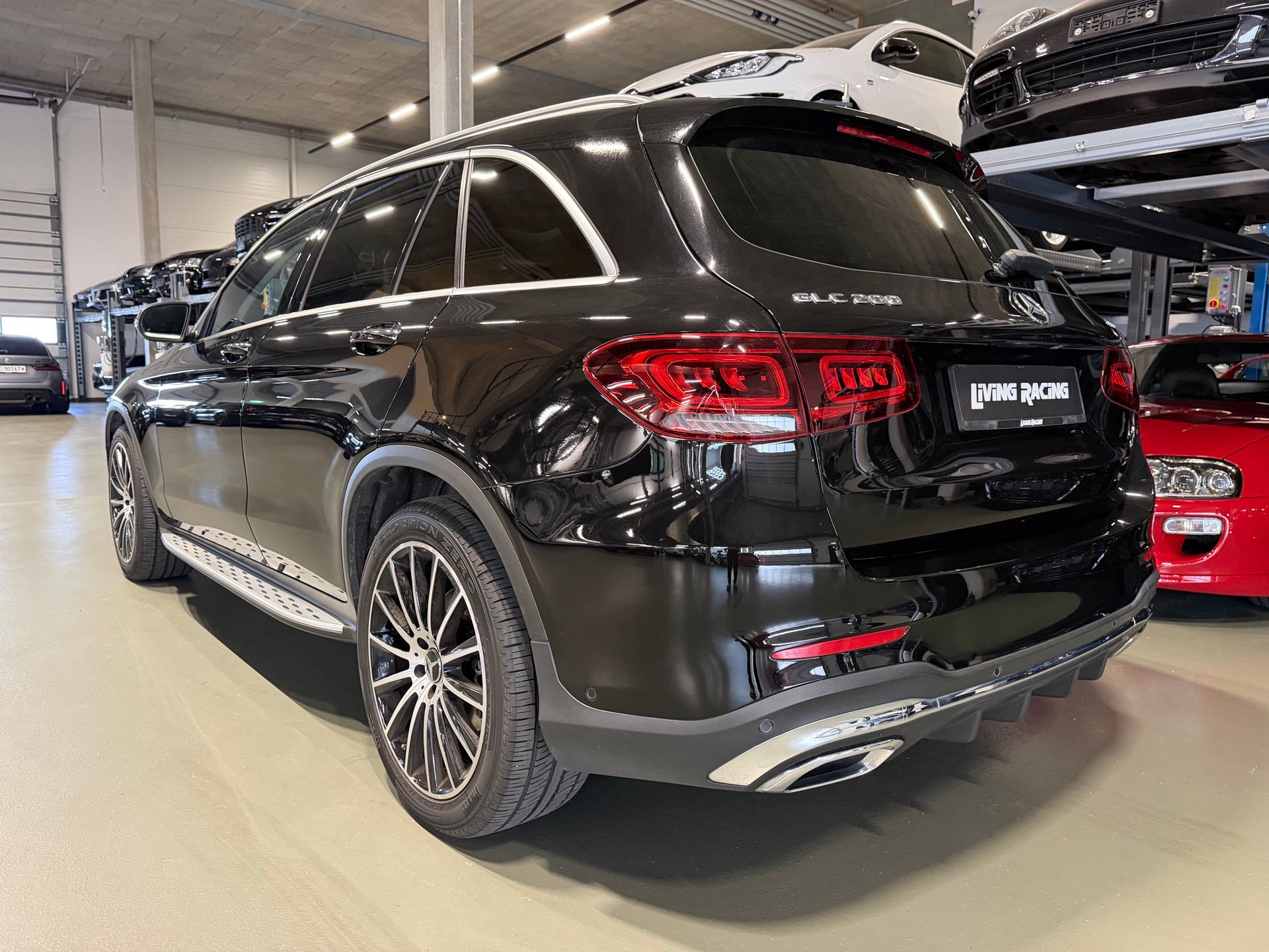 MERCEDES-BENZ GLC 200 AMG Line 4Matic 9G-Tronic-image-2