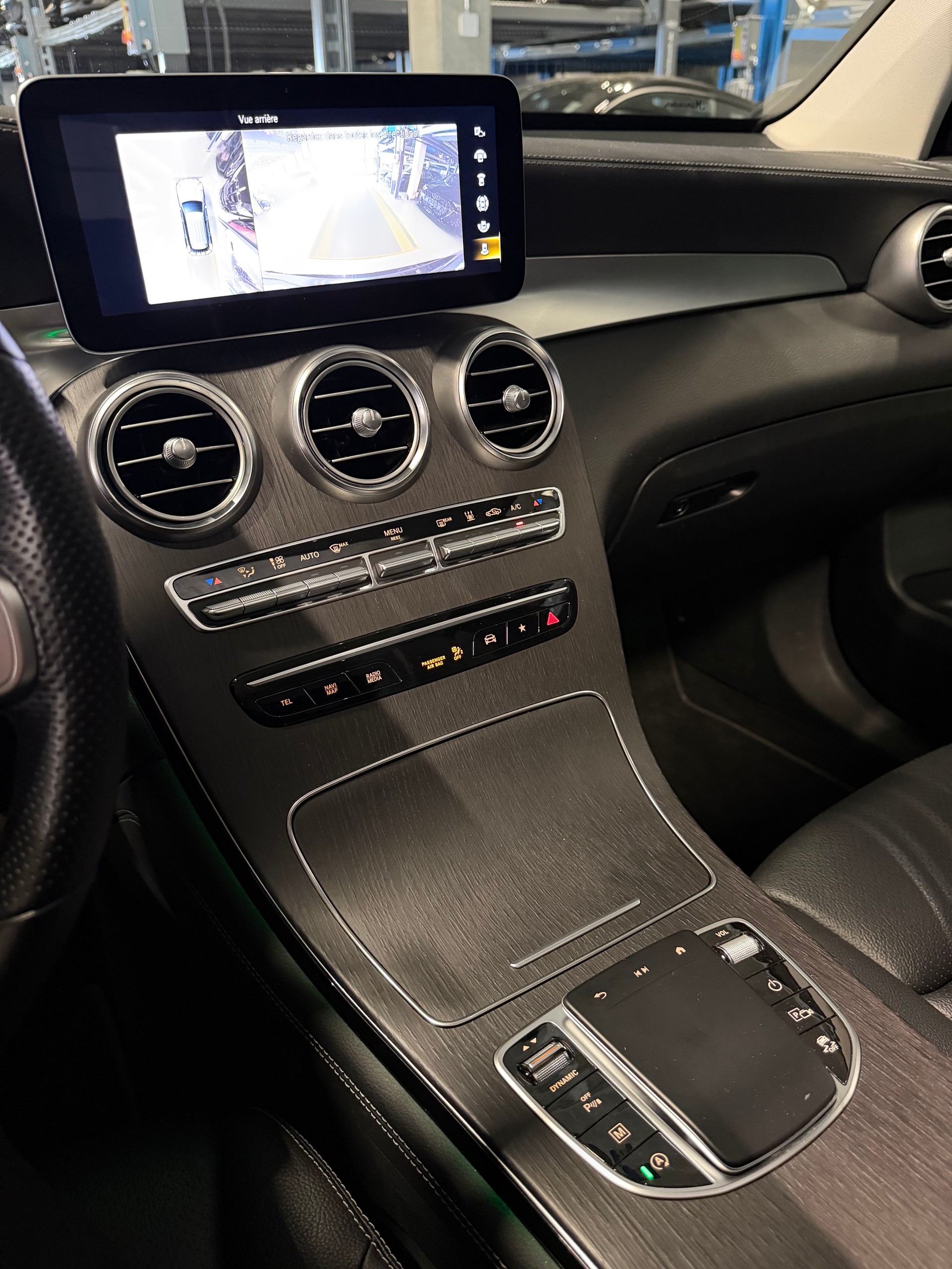 MERCEDES-BENZ GLC 200 AMG Line 4Matic 9G-Tronic-image-10