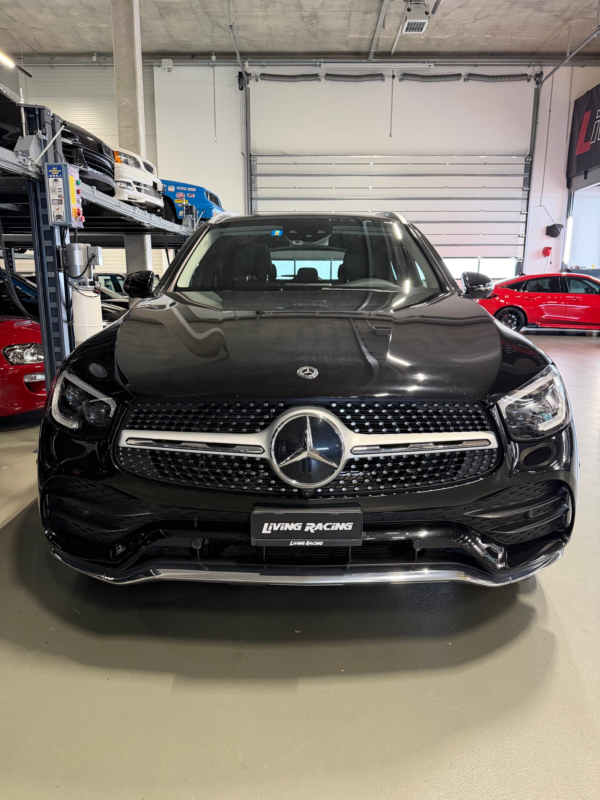 MERCEDES-BENZ GLC 200 AMG Line 4Matic 9G-Tronic-image-4