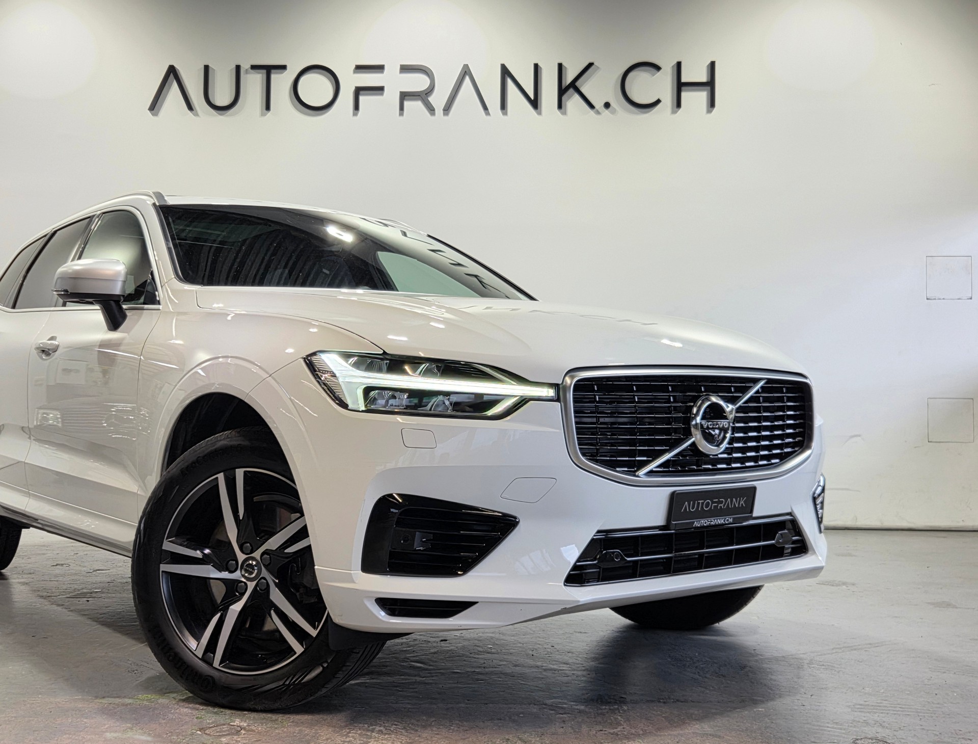 VOLVO XC60 2.0 T8 TE R-Design eAWD-image-2