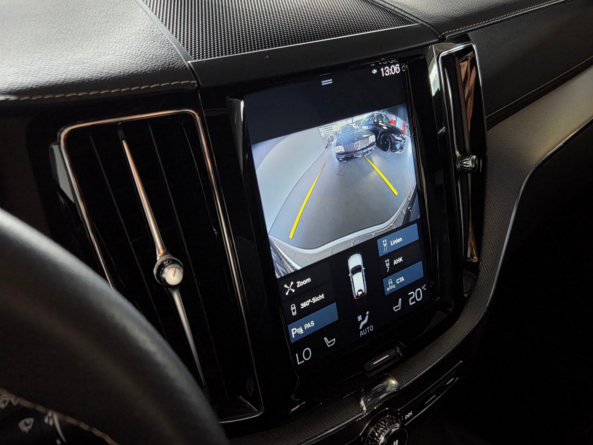 VOLVO XC60 2.0 T8 TE R-Design eAWD-image-15