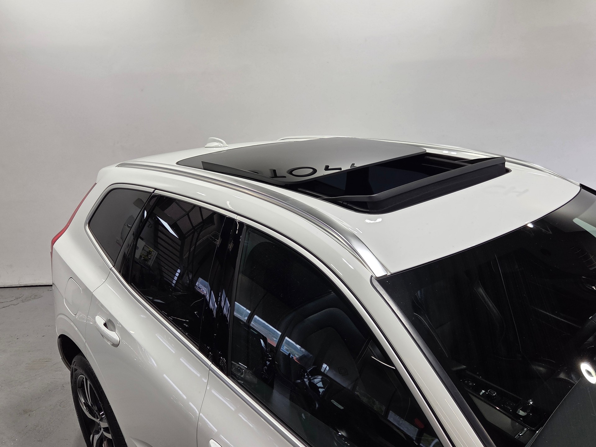 VOLVO XC60 2.0 T8 TE R-Design eAWD-image-3
