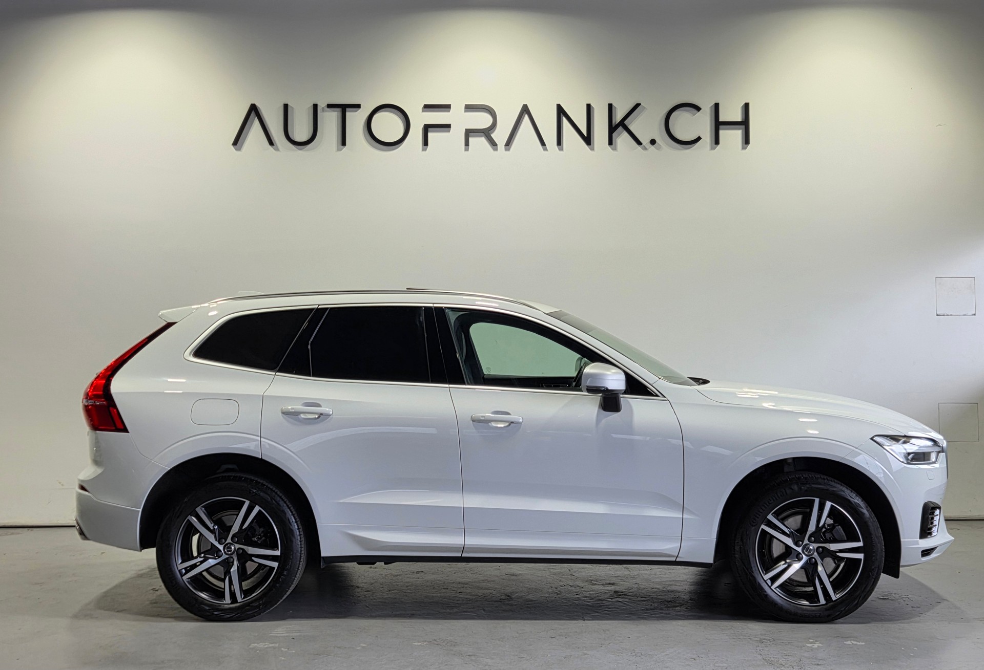 VOLVO XC60 2.0 T8 TE R-Design eAWD-image-4