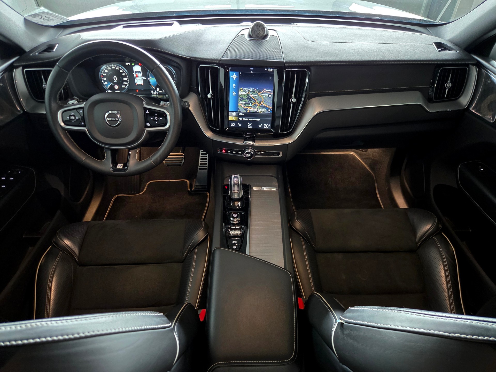 VOLVO XC60 2.0 T8 TE R-Design eAWD-image-11