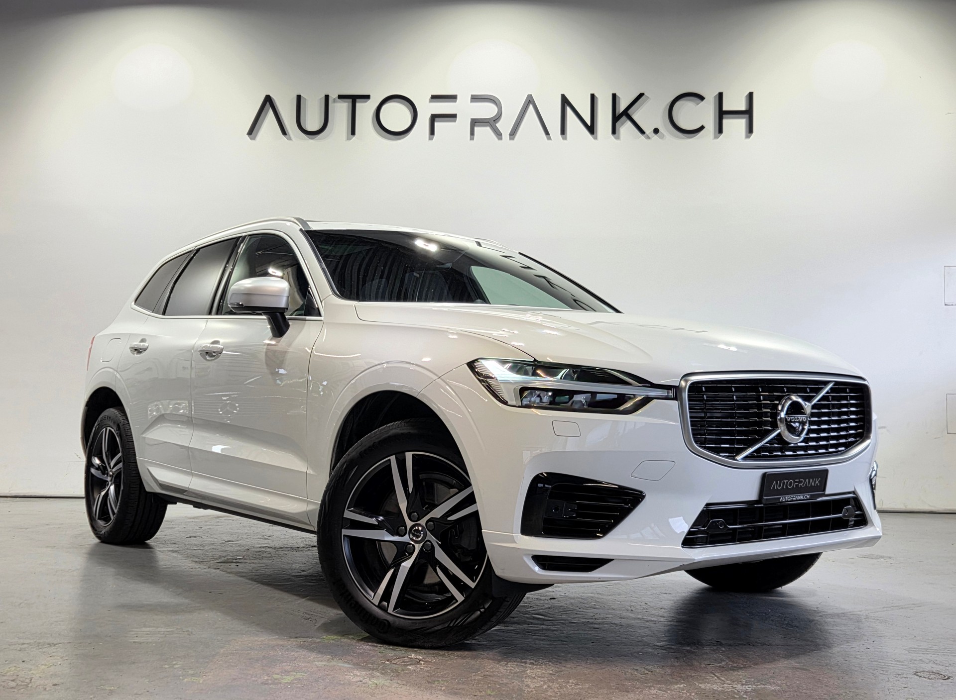 VOLVO XC60 2.0 T8 TE R-Design eAWD-image-1