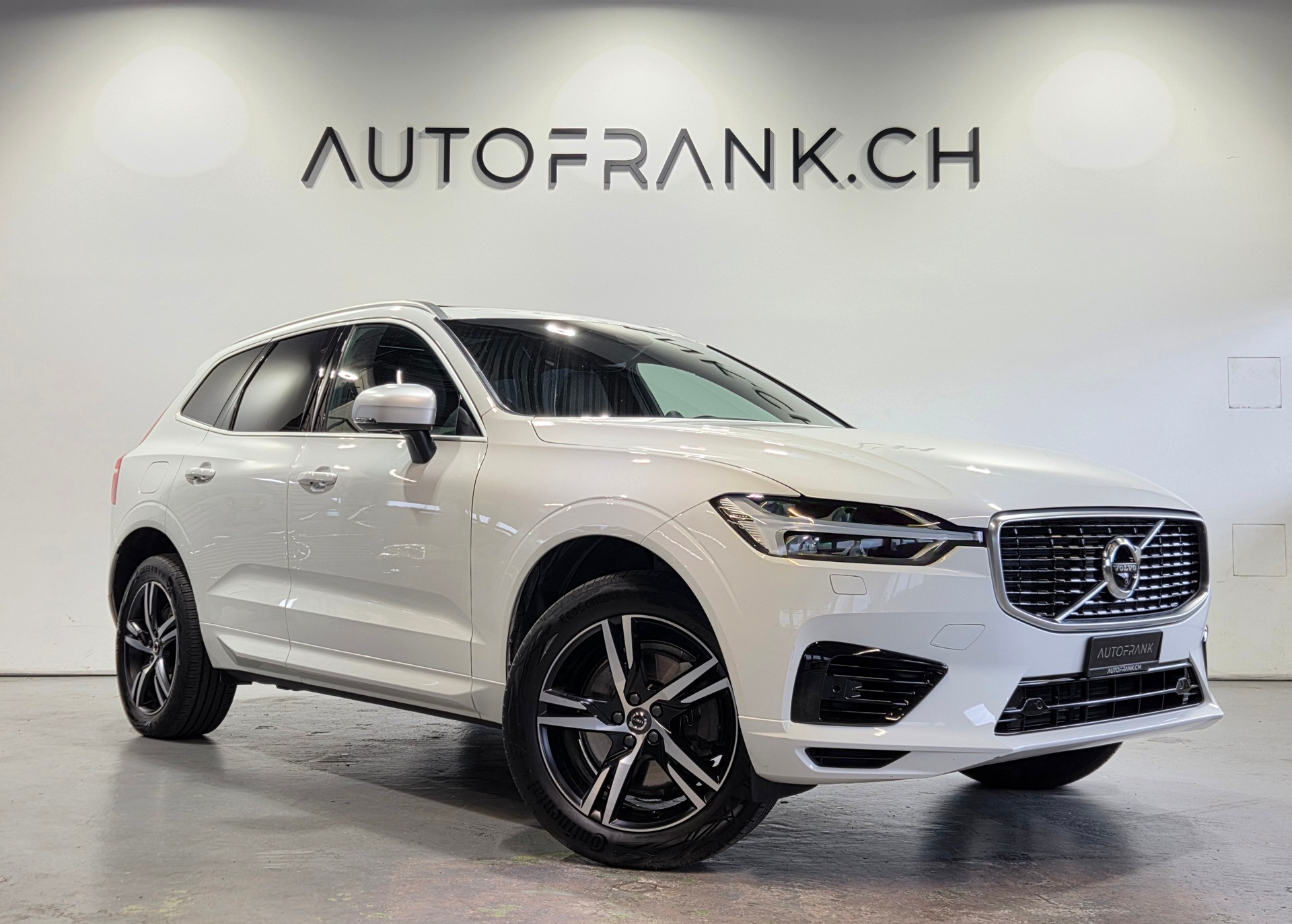 VOLVO XC60 2.0 T8 TE R-Design eAWD-image-0