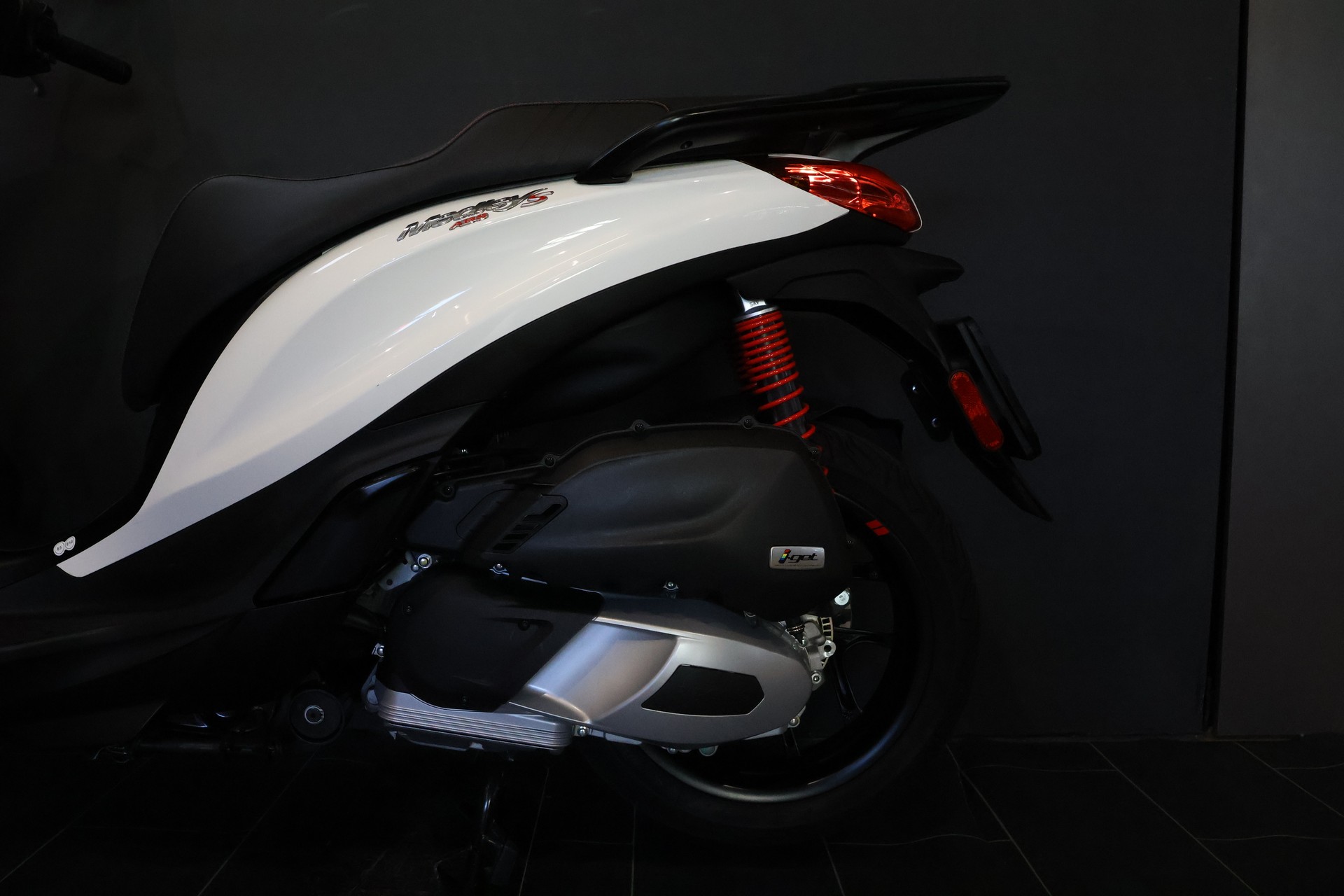 PIAGGIO Medley 125 Sport-showroom-element-2