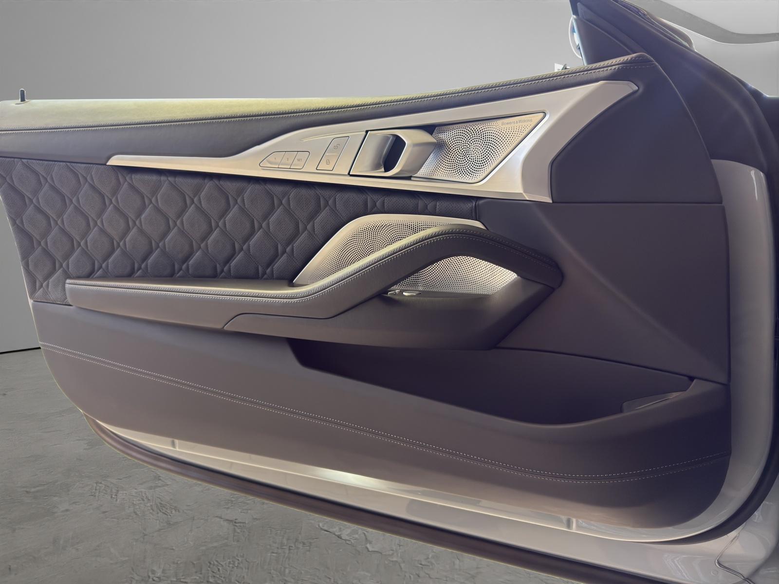 BMW M8 Competition xDrive Coupé-image-13