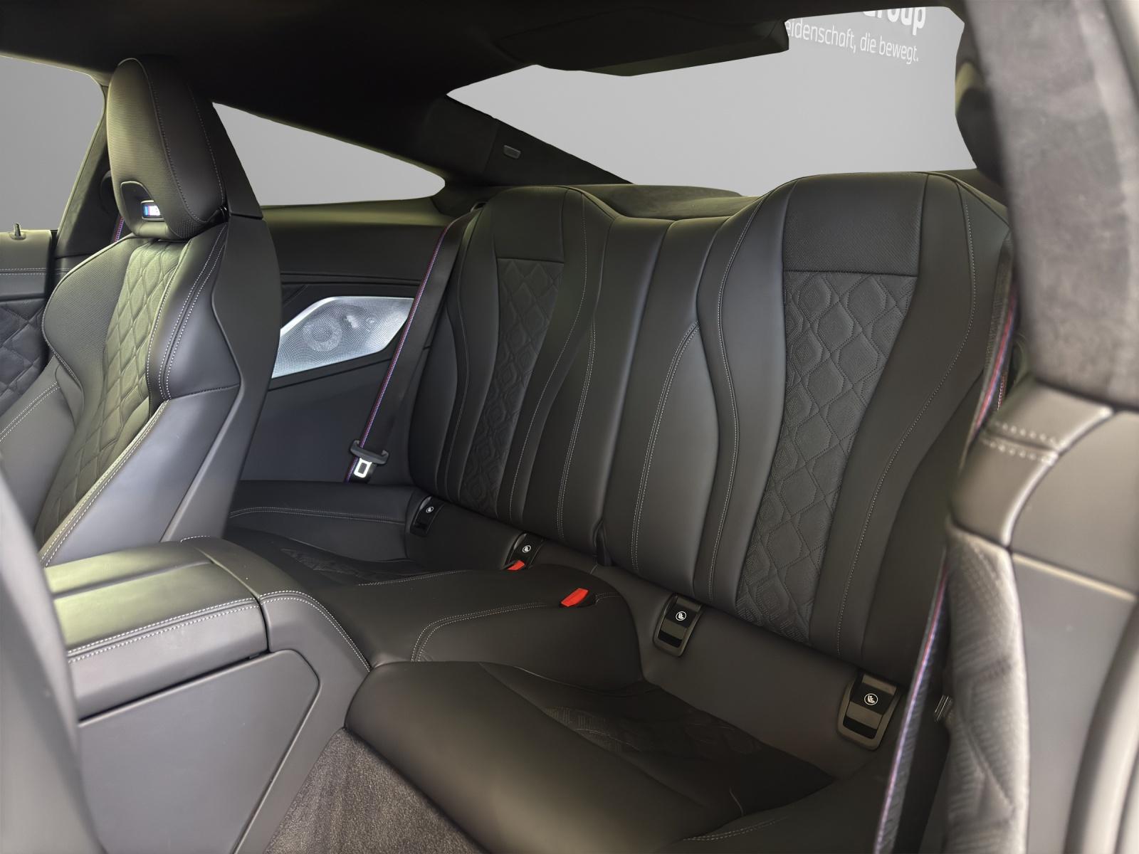 BMW M8 Competition xDrive Coupé-image-14