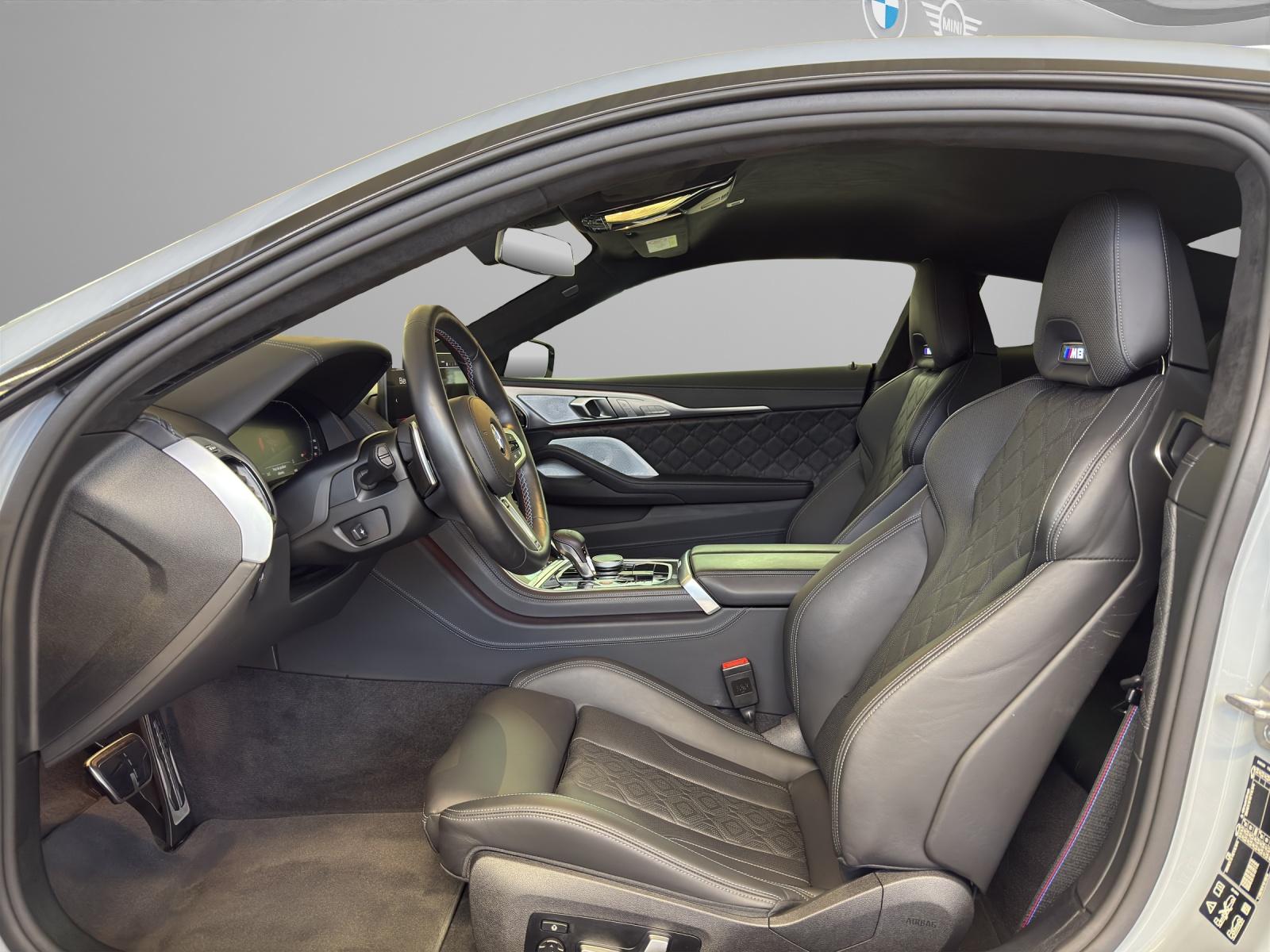 BMW M8 Competition xDrive Coupé-image-11