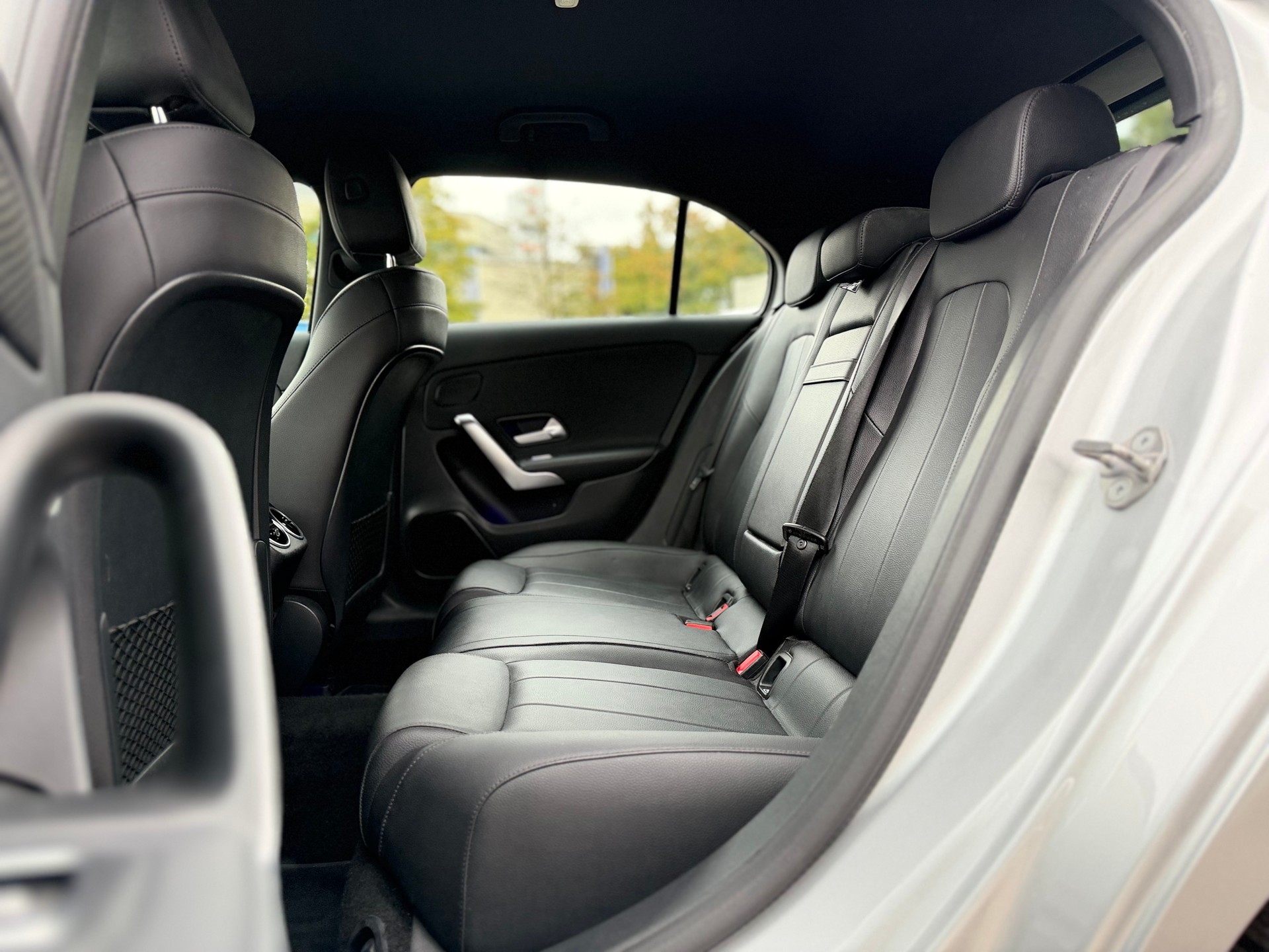 MERCEDES-BENZ A 220 Progressive 7G-DCT 4Matic-image-14
