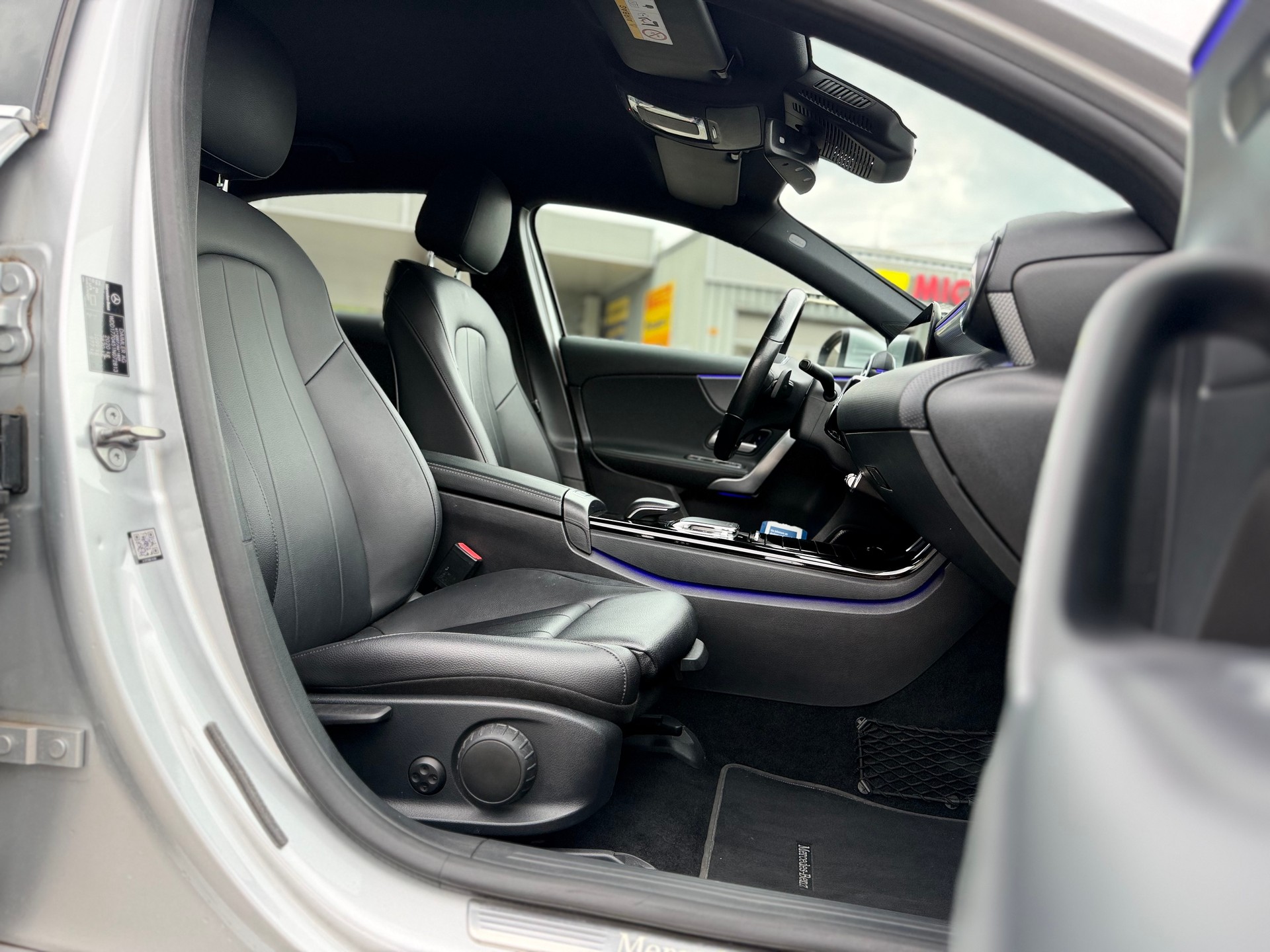 MERCEDES-BENZ A 220 Progressive 7G-DCT 4Matic-image-13