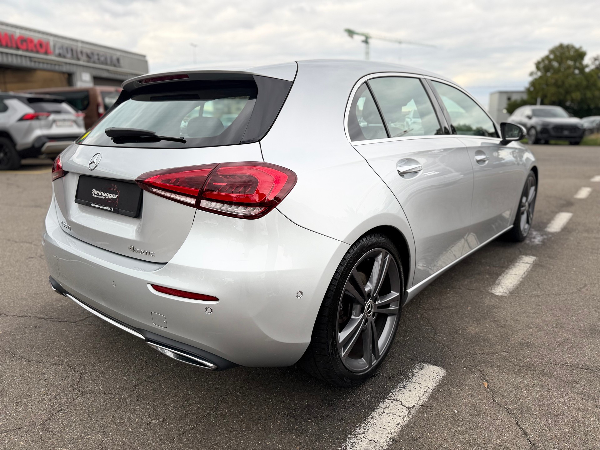 MERCEDES-BENZ A 220 Progressive 7G-DCT 4Matic-image-10