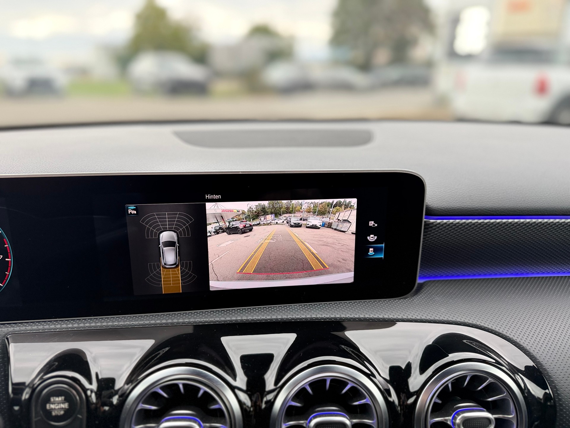 MERCEDES-BENZ A 220 Progressive 7G-DCT 4Matic-image-17