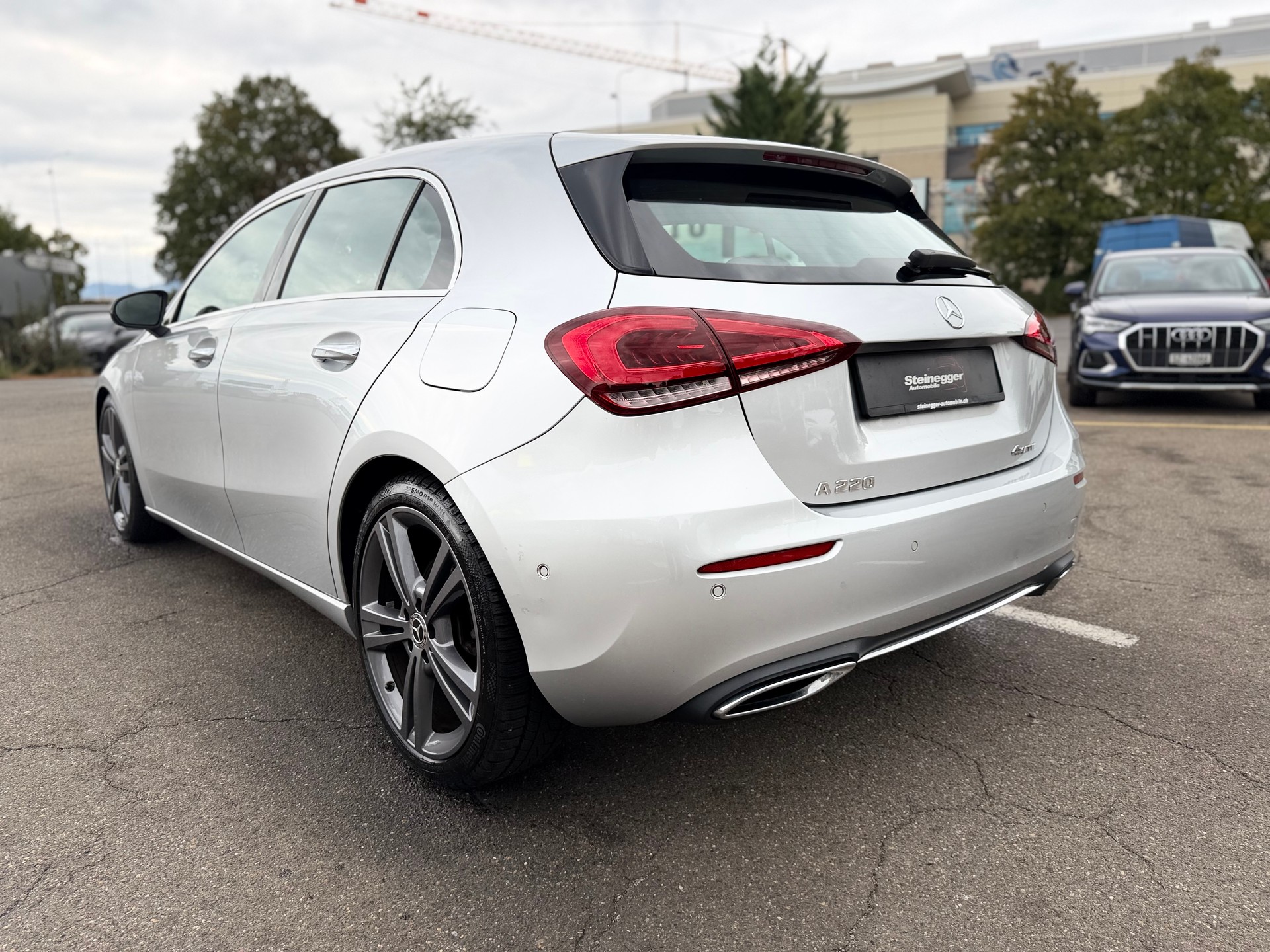 MERCEDES-BENZ A 220 Progressive 7G-DCT 4Matic-image-7