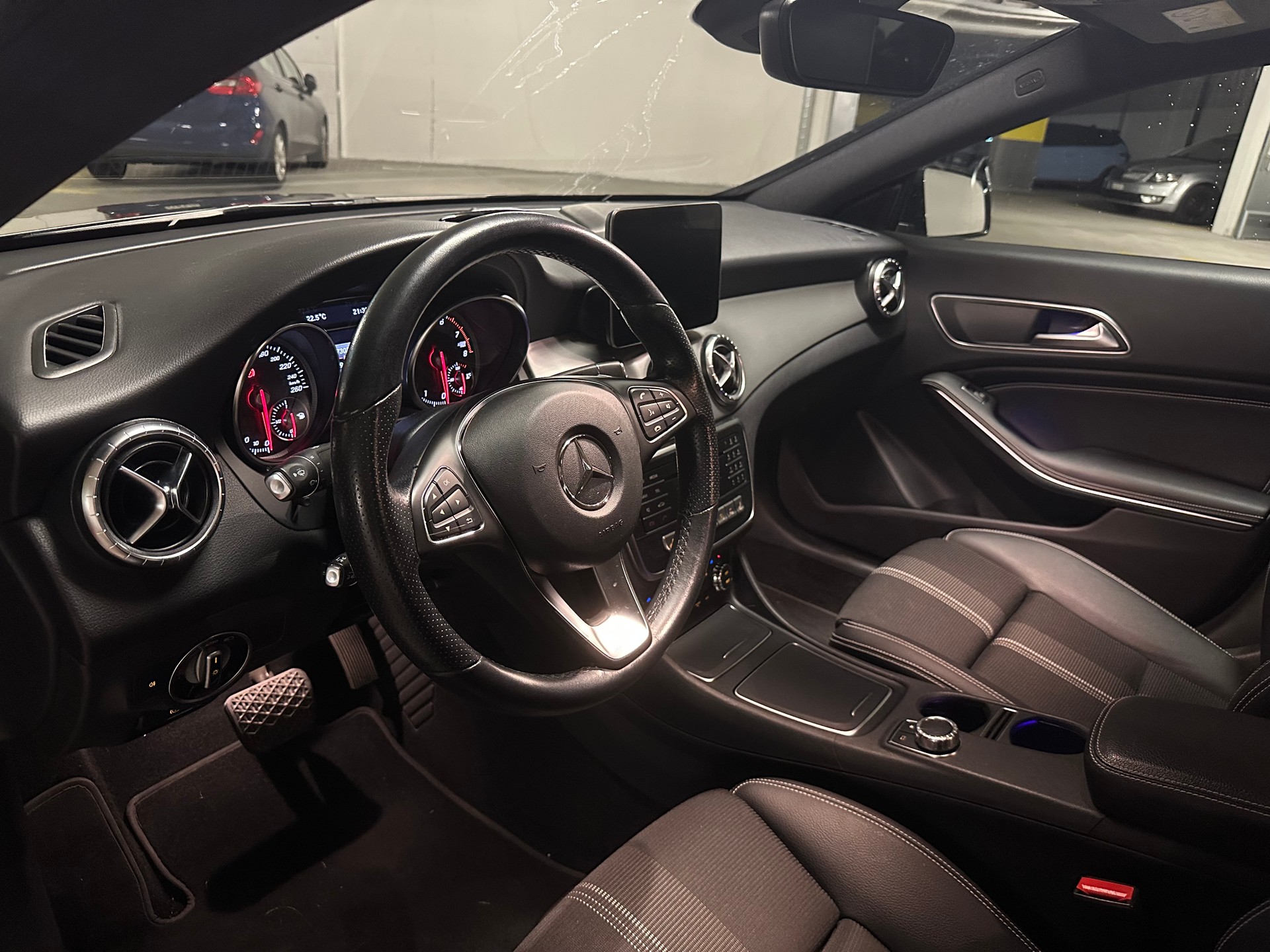 MERCEDES-BENZ CLA 220 4m-image-2