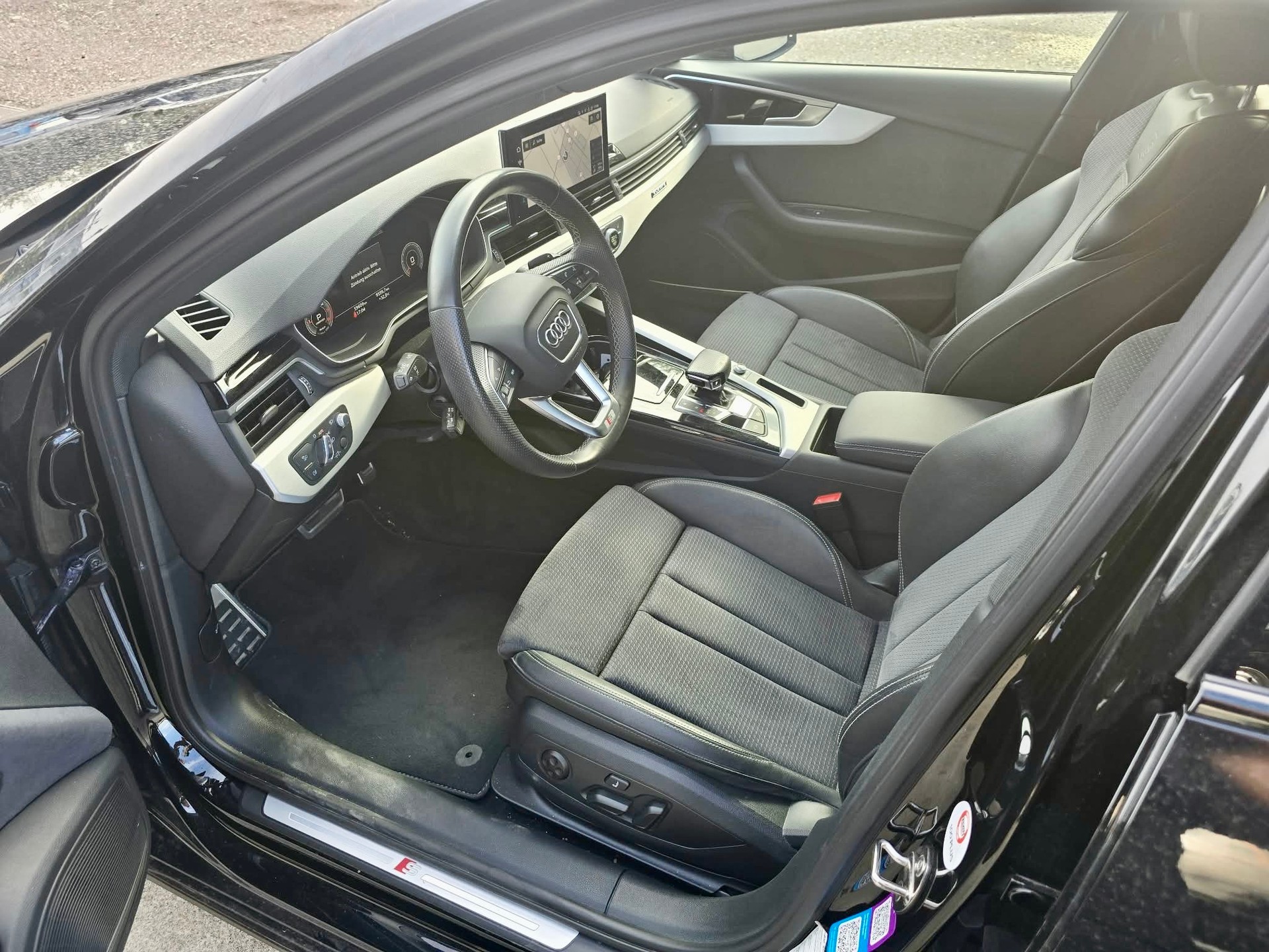 AUDI A4 Avant 40 TDI Attraction quattro S-tronic-image-9