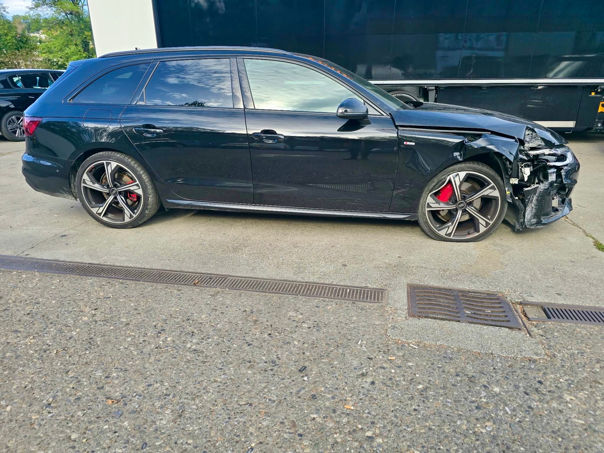 AUDI A4 Avant 40 TDI Attraction quattro S-tronic-image-2