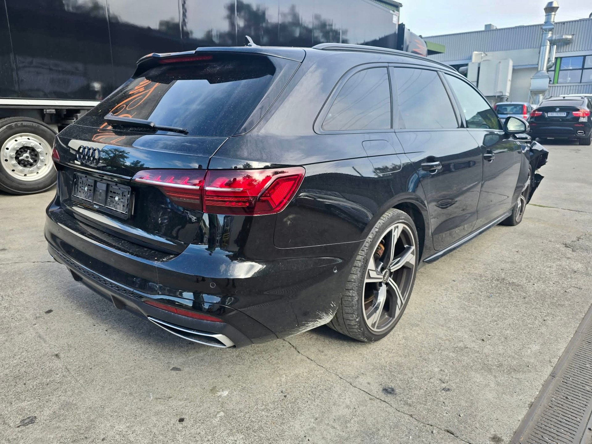 AUDI A4 Avant 40 TDI Attraction quattro S-tronic-image-4
