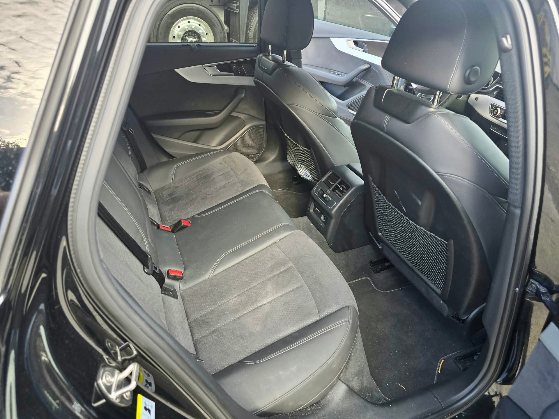 AUDI A4 Avant 40 TDI Attraction quattro S-tronic-image-11