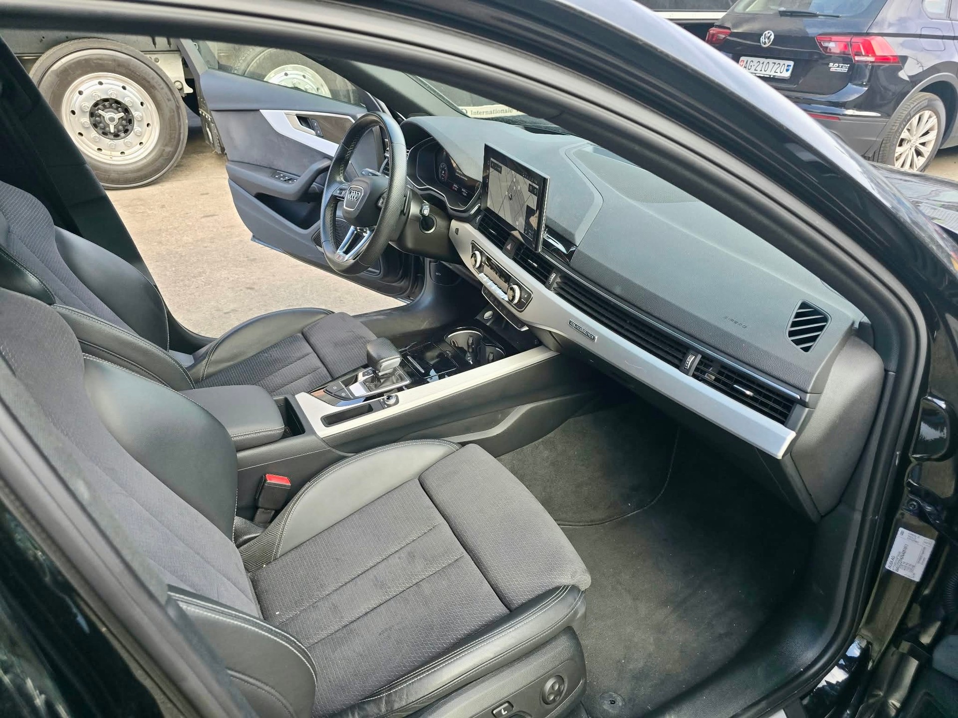 AUDI A4 Avant 40 TDI Attraction quattro S-tronic-image-10